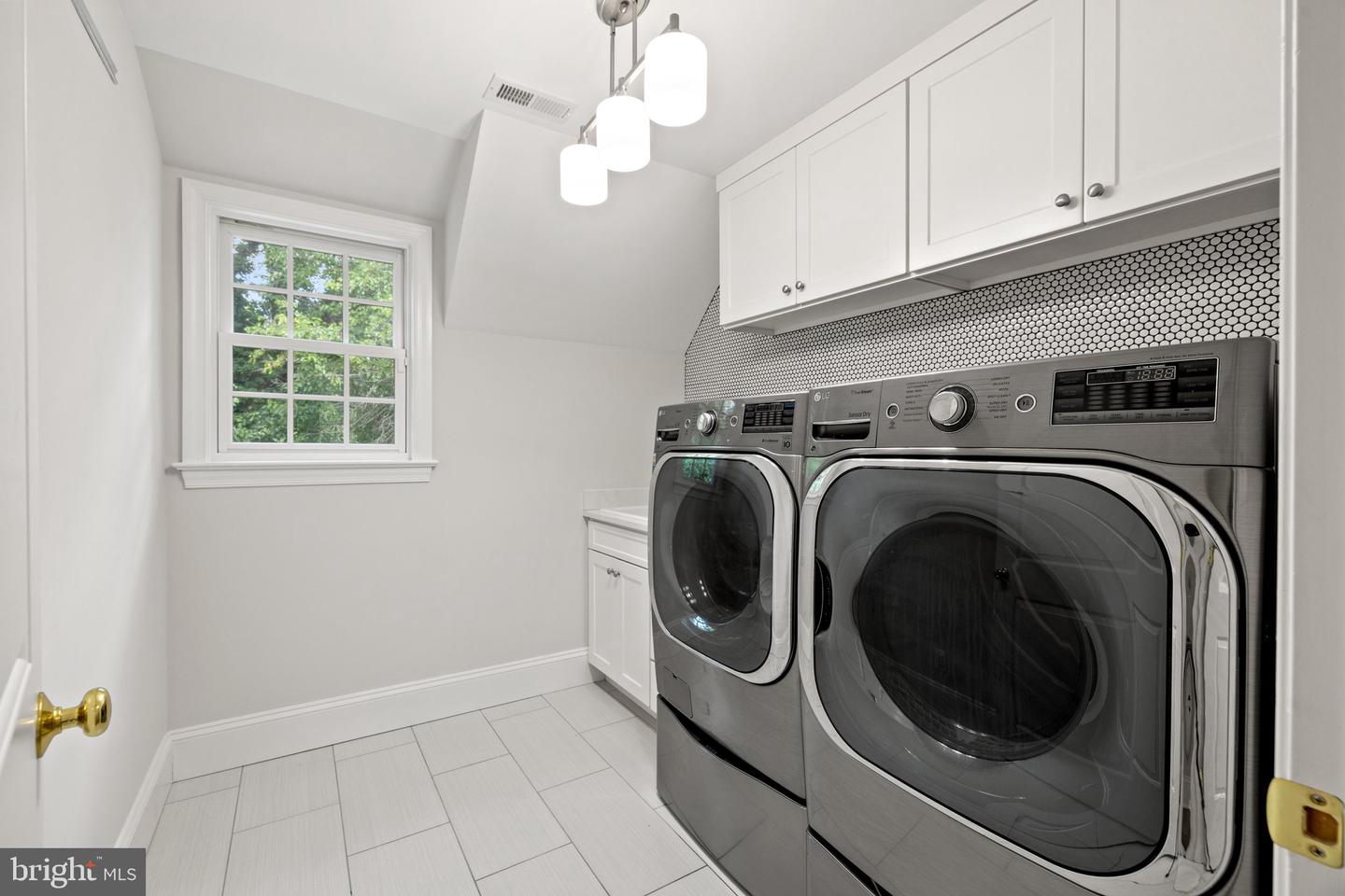 2503 N JEFFERSON ST, ARLINGTON, Virginia 22207, 6 Bedrooms Bedrooms, ,4 BathroomsBathrooms,Residential,For sale,2503 N JEFFERSON ST,VAAR2055930 MLS # VAAR2055930