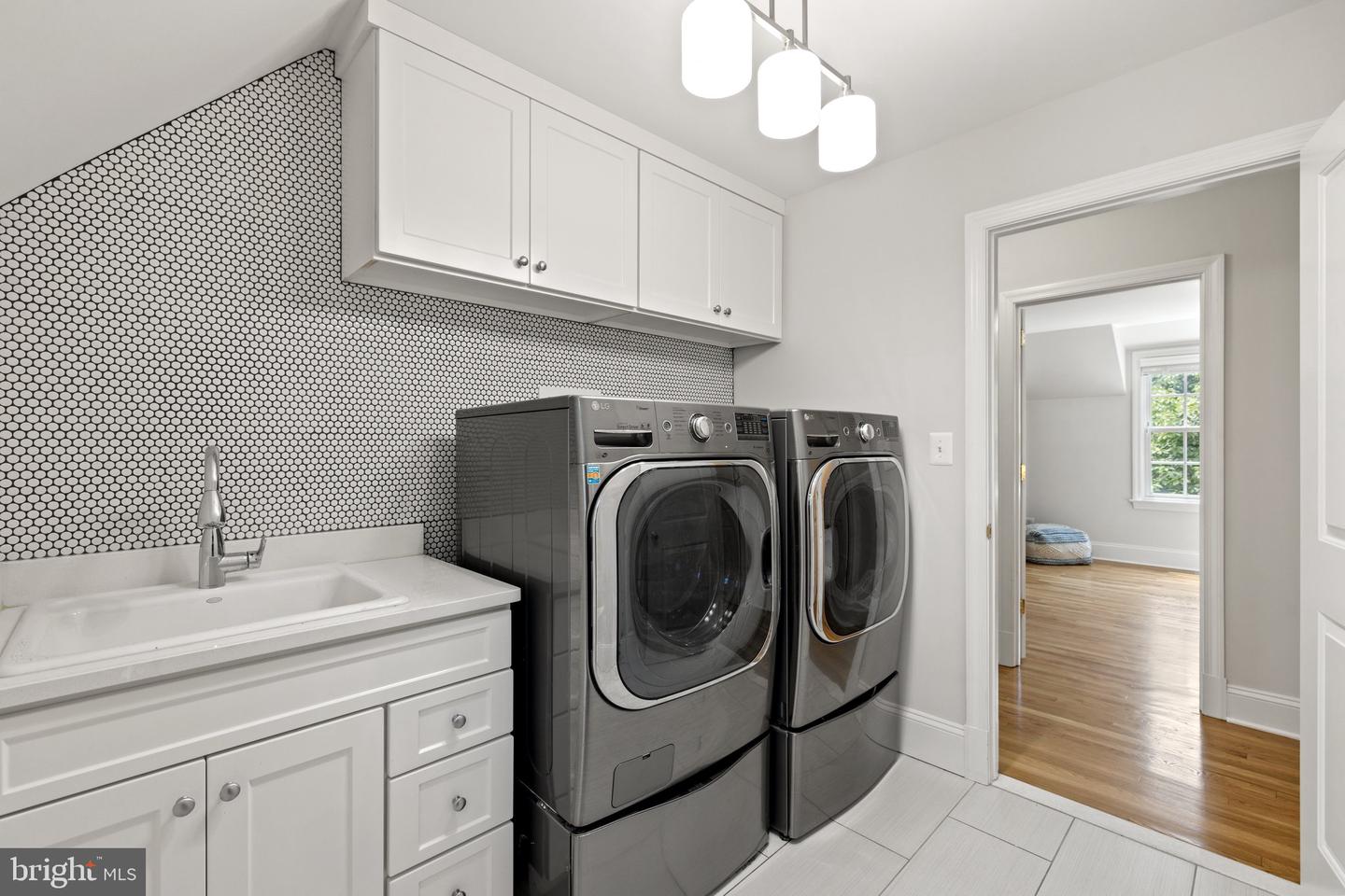 2503 N JEFFERSON ST, ARLINGTON, Virginia 22207, 6 Bedrooms Bedrooms, ,4 BathroomsBathrooms,Residential,For sale,2503 N JEFFERSON ST,VAAR2055930 MLS # VAAR2055930