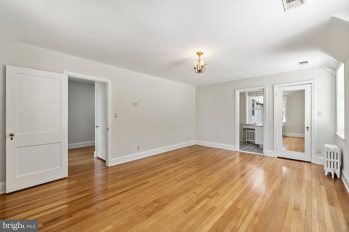 2503 N JEFFERSON ST, ARLINGTON, Virginia 22207, 6 Bedrooms Bedrooms, ,4 BathroomsBathrooms,Residential,For sale,2503 N JEFFERSON ST,VAAR2055930 MLS # VAAR2055930