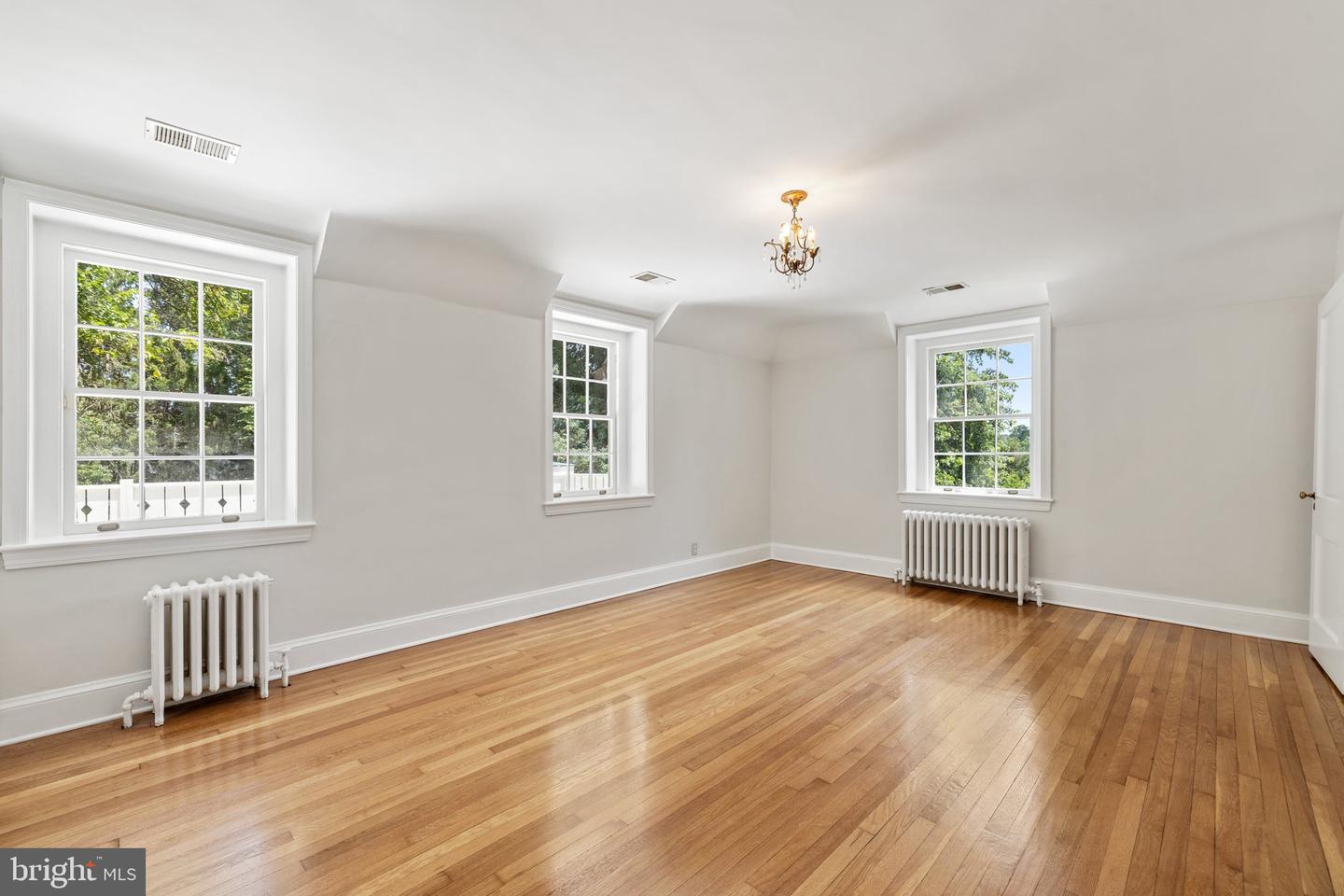 2503 N JEFFERSON ST, ARLINGTON, Virginia 22207, 6 Bedrooms Bedrooms, ,4 BathroomsBathrooms,Residential,For sale,2503 N JEFFERSON ST,VAAR2055930 MLS # VAAR2055930