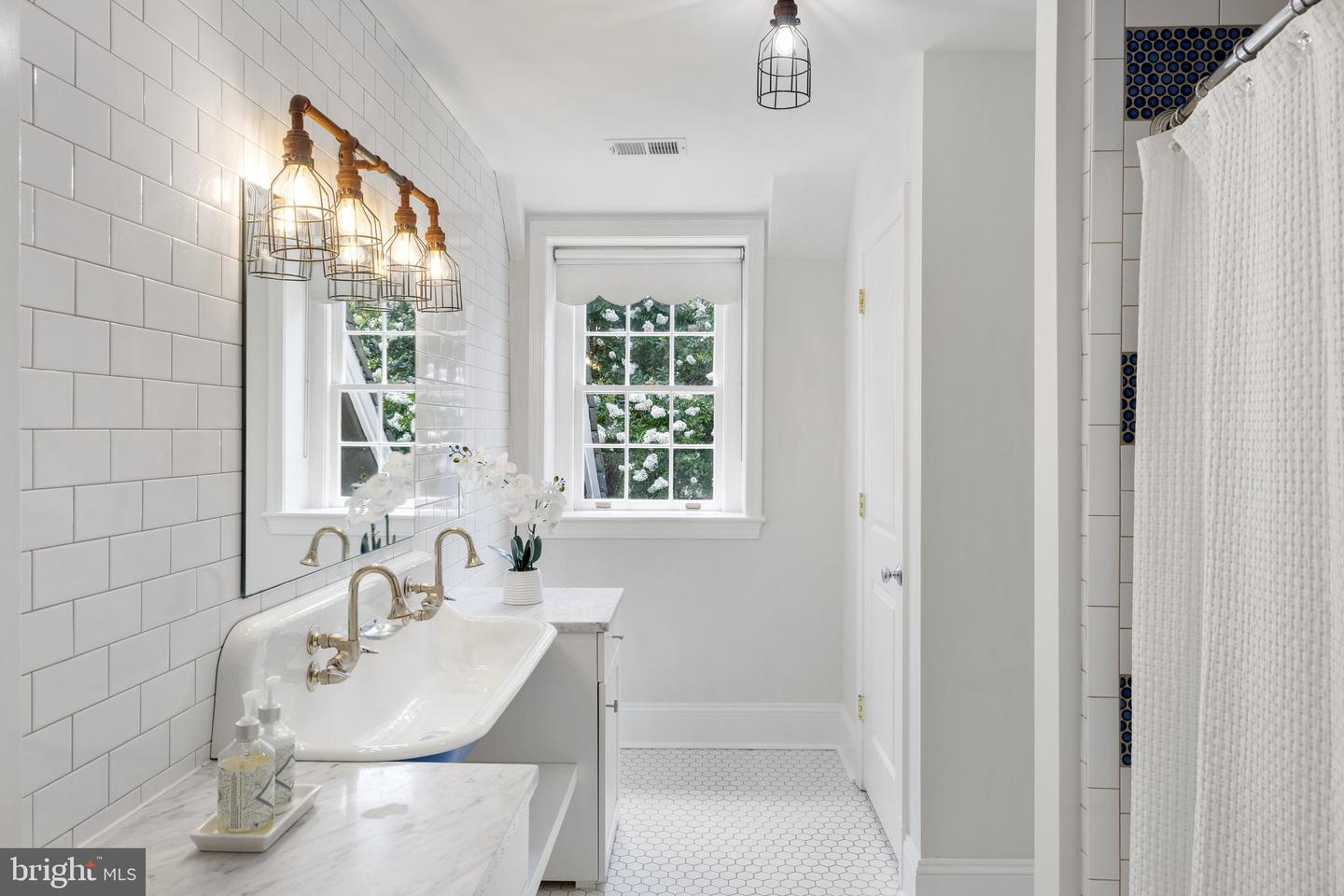 2503 N JEFFERSON ST, ARLINGTON, Virginia 22207, 6 Bedrooms Bedrooms, ,4 BathroomsBathrooms,Residential,For sale,2503 N JEFFERSON ST,VAAR2055930 MLS # VAAR2055930