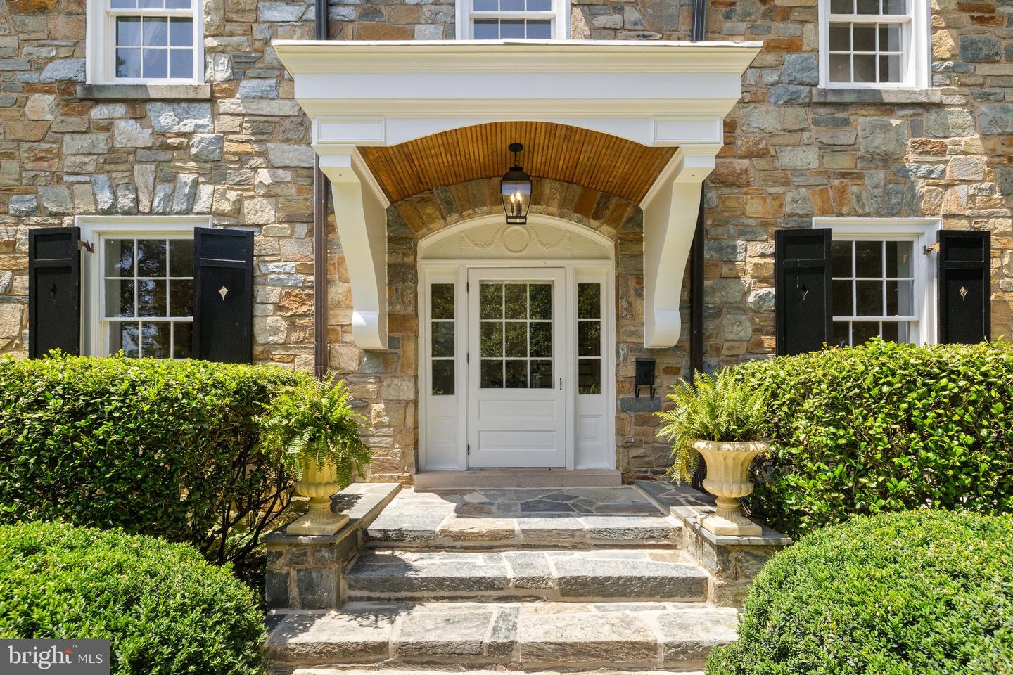 2503 N JEFFERSON ST, ARLINGTON, Virginia 22207, 6 Bedrooms Bedrooms, ,4 BathroomsBathrooms,Residential,For sale,2503 N JEFFERSON ST,VAAR2055930 MLS # VAAR2055930