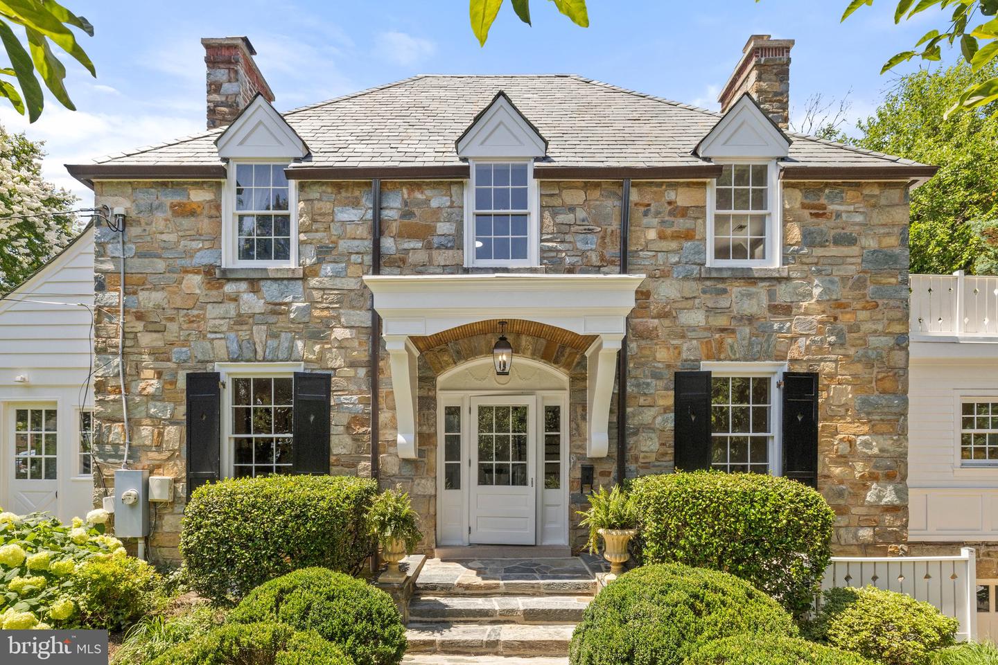 2503 N JEFFERSON ST, ARLINGTON, Virginia 22207, 6 Bedrooms Bedrooms, ,4 BathroomsBathrooms,Residential,For sale,2503 N JEFFERSON ST,VAAR2055930 MLS # VAAR2055930