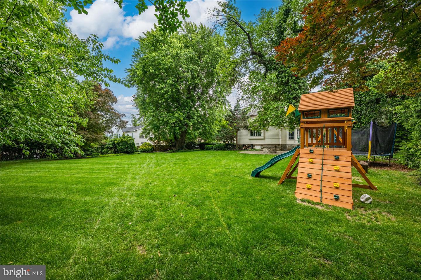 2503 N JEFFERSON ST, ARLINGTON, Virginia 22207, 6 Bedrooms Bedrooms, ,4 BathroomsBathrooms,Residential,For sale,2503 N JEFFERSON ST,VAAR2055930 MLS # VAAR2055930