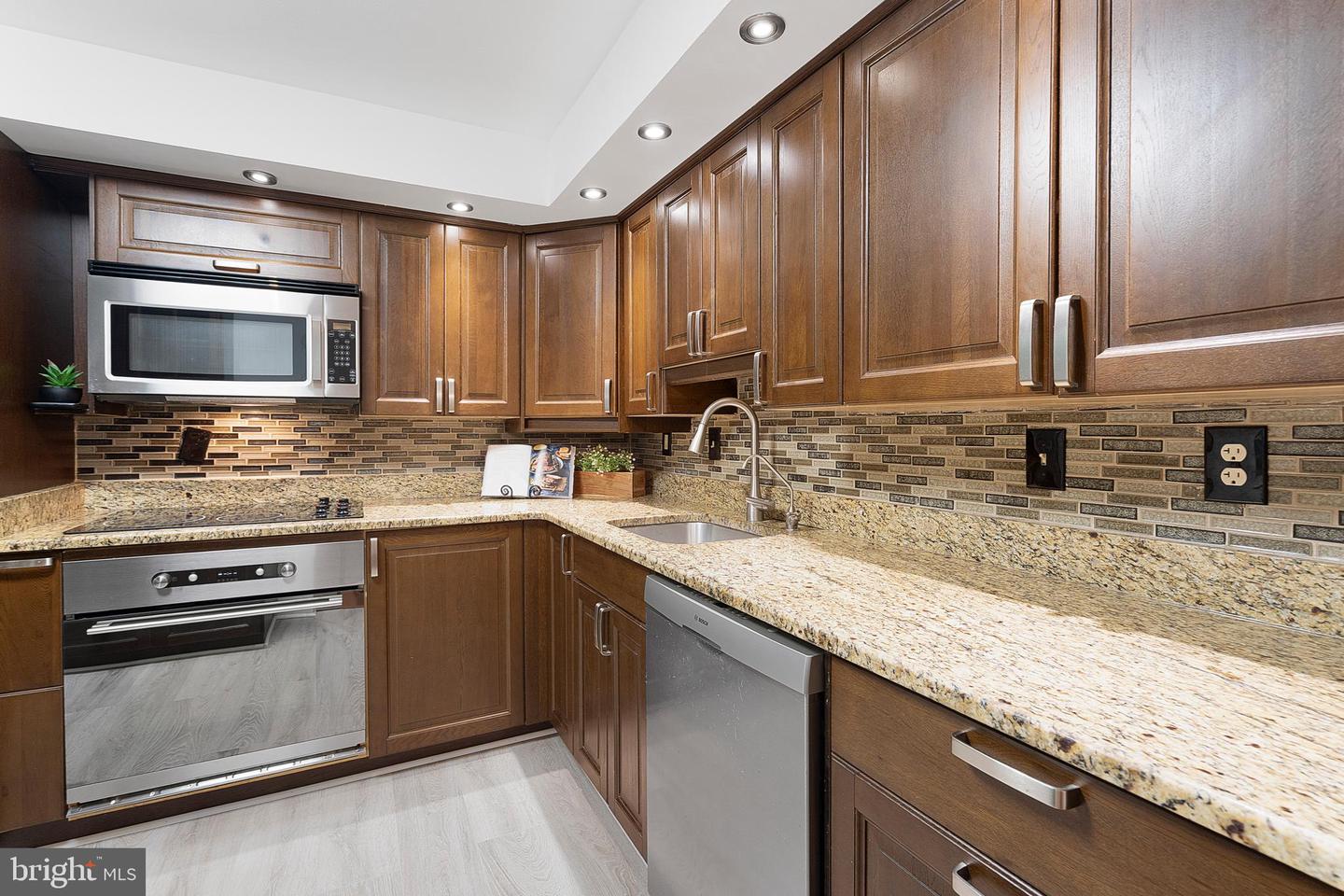 2323 MIDDLE CREEK LN, RESTON, Virginia 20191, 3 Bedrooms Bedrooms, ,2 BathroomsBathrooms,Residential,For sale,2323 MIDDLE CREEK LN,VAFX2234024 MLS # VAFX2234024