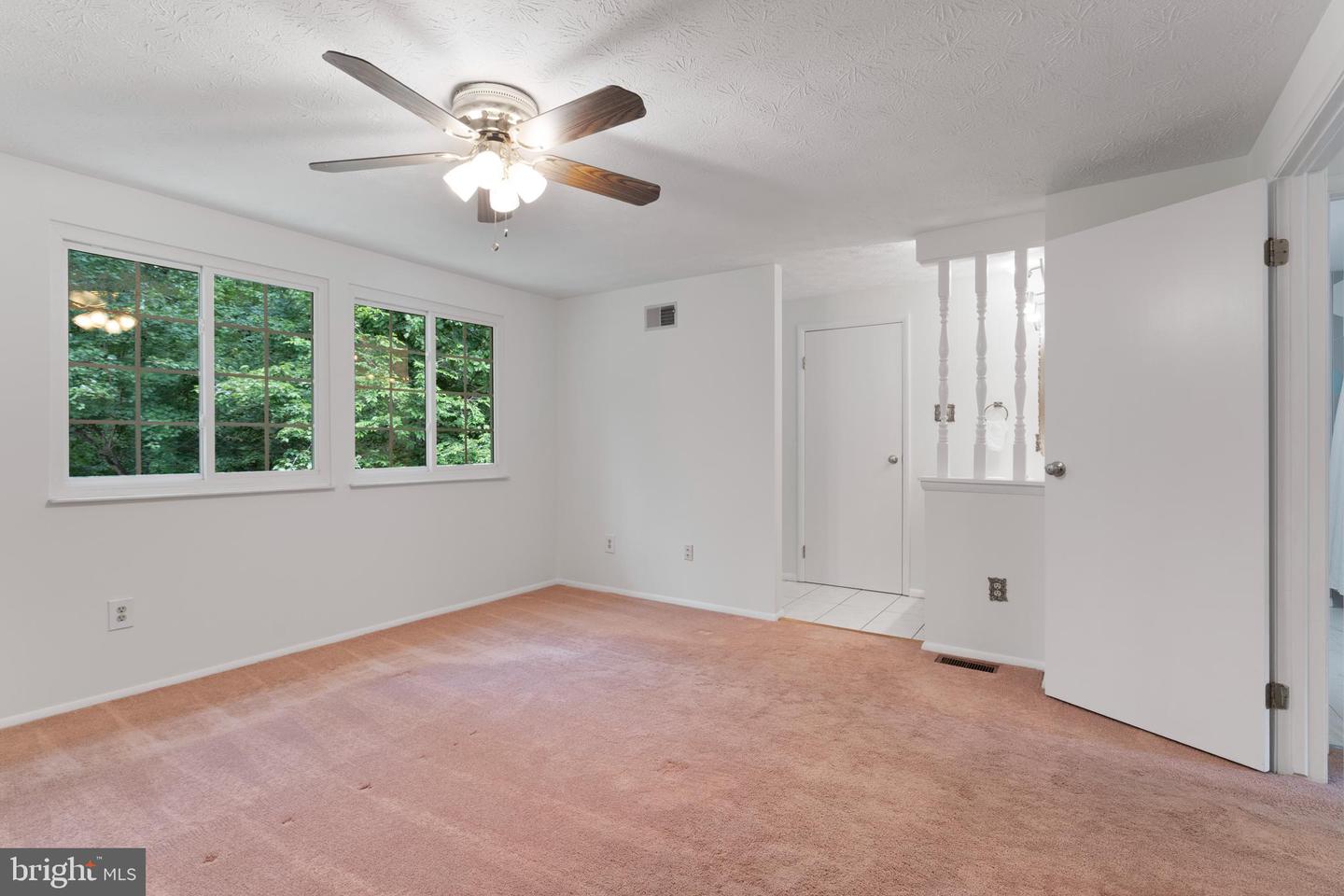 2323 MIDDLE CREEK LN, RESTON, Virginia 20191, 3 Bedrooms Bedrooms, ,2 BathroomsBathrooms,Residential,For sale,2323 MIDDLE CREEK LN,VAFX2234024 MLS # VAFX2234024