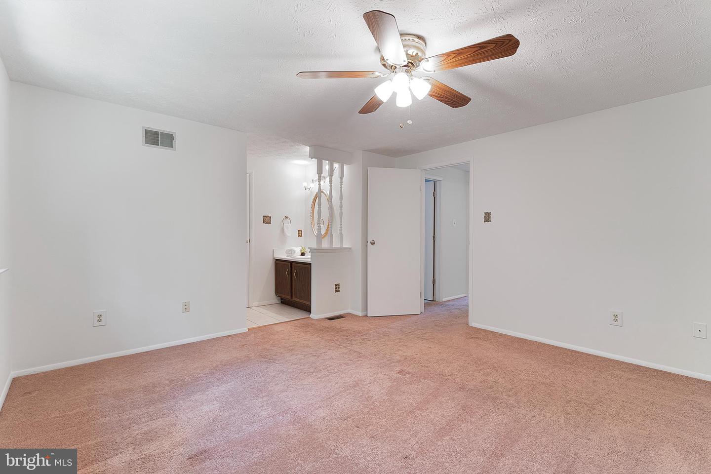2323 MIDDLE CREEK LN, RESTON, Virginia 20191, 3 Bedrooms Bedrooms, ,2 BathroomsBathrooms,Residential,For sale,2323 MIDDLE CREEK LN,VAFX2234024 MLS # VAFX2234024