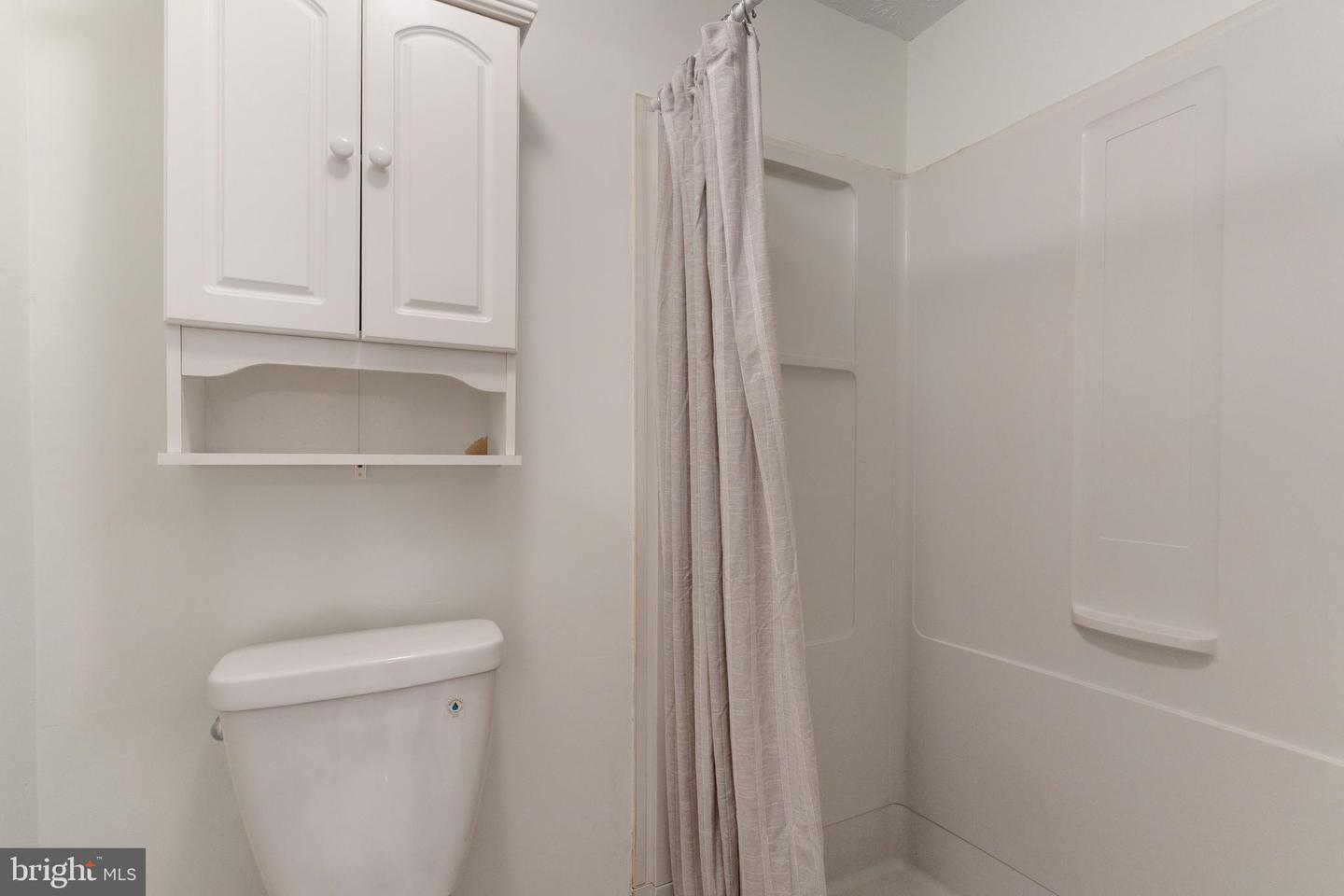 2323 MIDDLE CREEK LN, RESTON, Virginia 20191, 3 Bedrooms Bedrooms, ,2 BathroomsBathrooms,Residential,For sale,2323 MIDDLE CREEK LN,VAFX2234024 MLS # VAFX2234024
