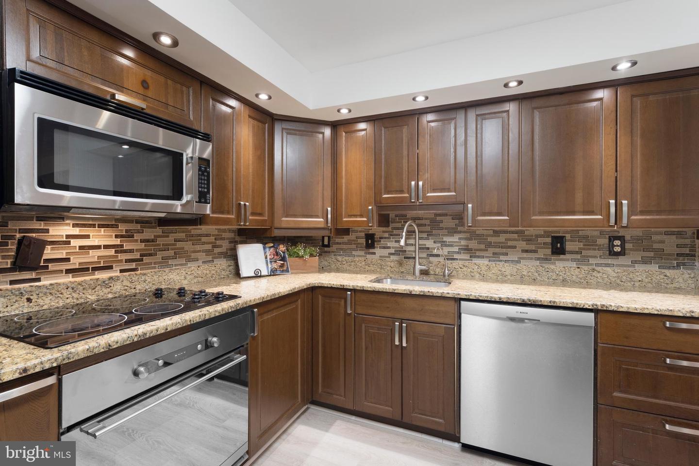 2323 MIDDLE CREEK LN, RESTON, Virginia 20191, 3 Bedrooms Bedrooms, ,2 BathroomsBathrooms,Residential,For sale,2323 MIDDLE CREEK LN,VAFX2234024 MLS # VAFX2234024