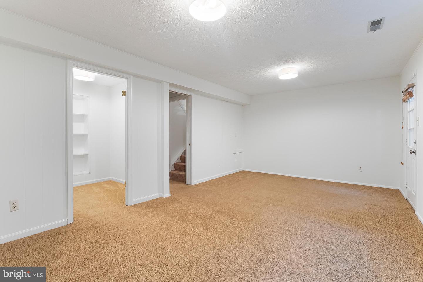 2323 MIDDLE CREEK LN, RESTON, Virginia 20191, 3 Bedrooms Bedrooms, ,2 BathroomsBathrooms,Residential,For sale,2323 MIDDLE CREEK LN,VAFX2234024 MLS # VAFX2234024