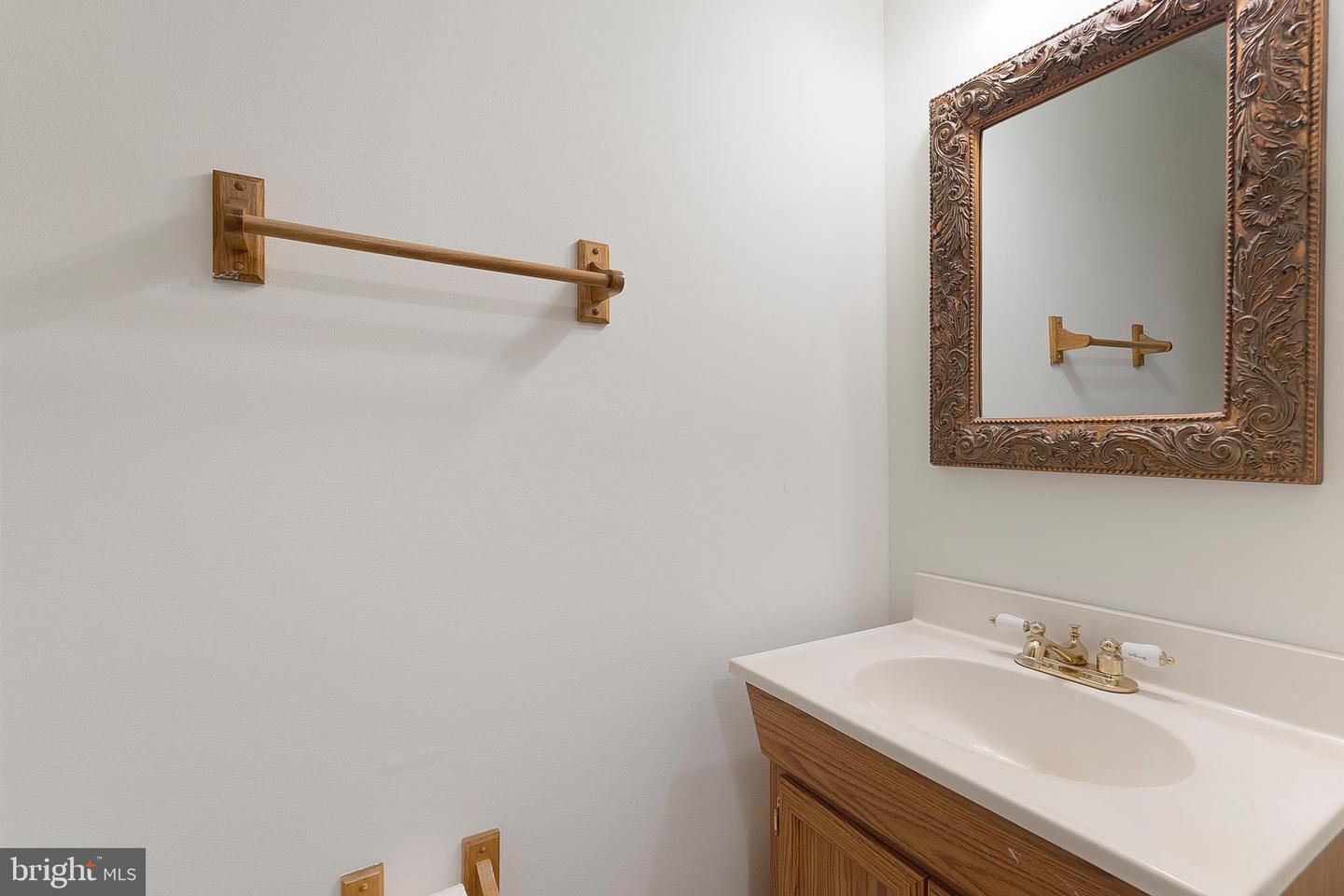 2323 MIDDLE CREEK LN, RESTON, Virginia 20191, 3 Bedrooms Bedrooms, ,2 BathroomsBathrooms,Residential,For sale,2323 MIDDLE CREEK LN,VAFX2234024 MLS # VAFX2234024