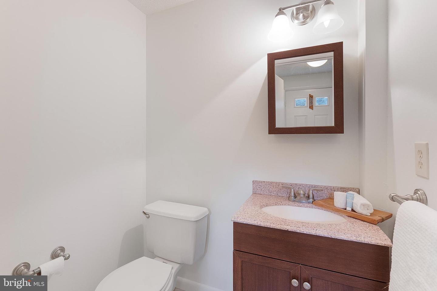 2323 MIDDLE CREEK LN, RESTON, Virginia 20191, 3 Bedrooms Bedrooms, ,2 BathroomsBathrooms,Residential,For sale,2323 MIDDLE CREEK LN,VAFX2234024 MLS # VAFX2234024