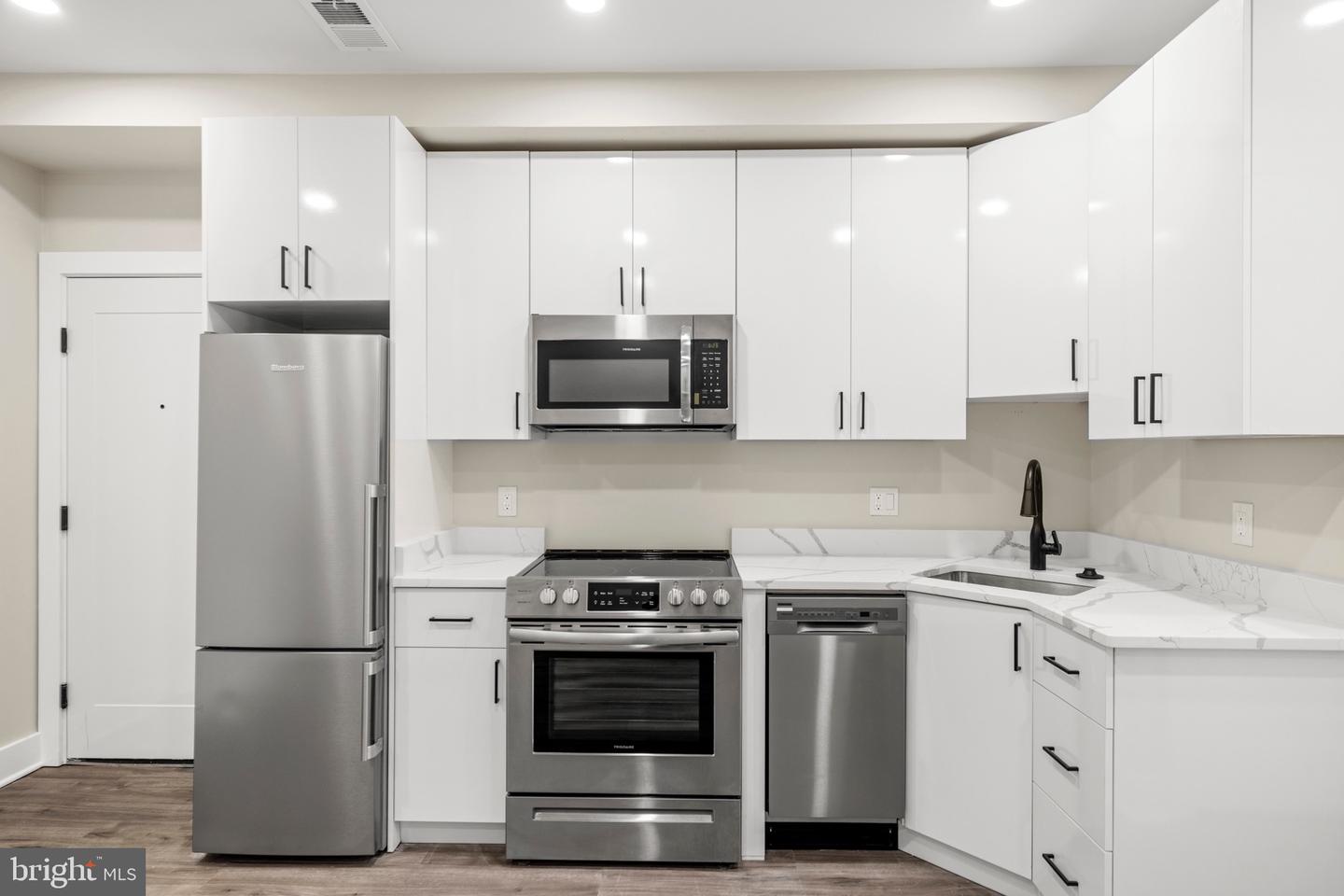 824 18TH ST NE #201, WASHINGTON, District Of Columbia 20002, 1 Bedroom Bedrooms, ,1 BathroomBathrooms,Residential,For sale,824 18TH ST NE #201,DCDC2196312 MLS # DCDC2196312