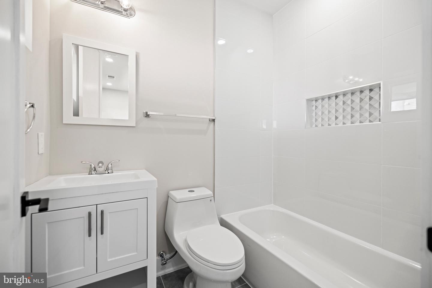 824 18TH ST NE #201, WASHINGTON, District Of Columbia 20002, 1 Bedroom Bedrooms, ,1 BathroomBathrooms,Residential,For sale,824 18TH ST NE #201,DCDC2196312 MLS # DCDC2196312