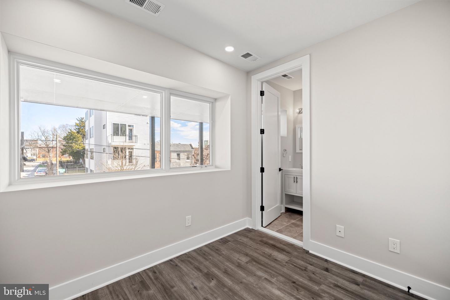 824 18TH ST NE #201, WASHINGTON, District Of Columbia 20002, 1 Bedroom Bedrooms, ,1 BathroomBathrooms,Residential,For sale,824 18TH ST NE #201,DCDC2196312 MLS # DCDC2196312