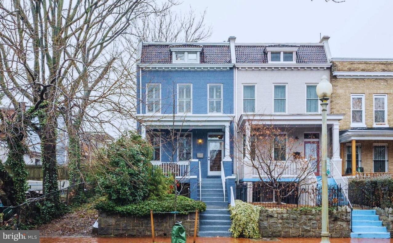 304 12TH ST NE, WASHINGTON, District Of Columbia 20002, 4 Bedrooms Bedrooms, ,3 BathroomsBathrooms,Residential,For sale,304 12TH ST NE,DCDC2200942 MLS # DCDC2200942