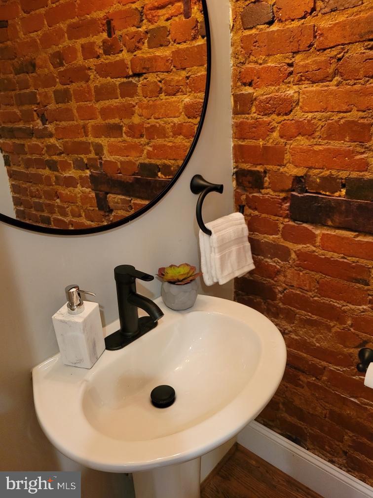 304 12TH ST NE, WASHINGTON, District Of Columbia 20002, 4 Bedrooms Bedrooms, ,3 BathroomsBathrooms,Residential,For sale,304 12TH ST NE,DCDC2200942 MLS # DCDC2200942