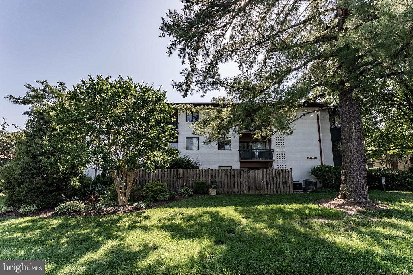 2856 DOVER LN #103, FALLS CHURCH, Virginia 22042, 2 Bedrooms Bedrooms, ,1 BathroomBathrooms,Residential,For sale,2856 DOVER LN #103,VAFX2242248 MLS # VAFX2242248