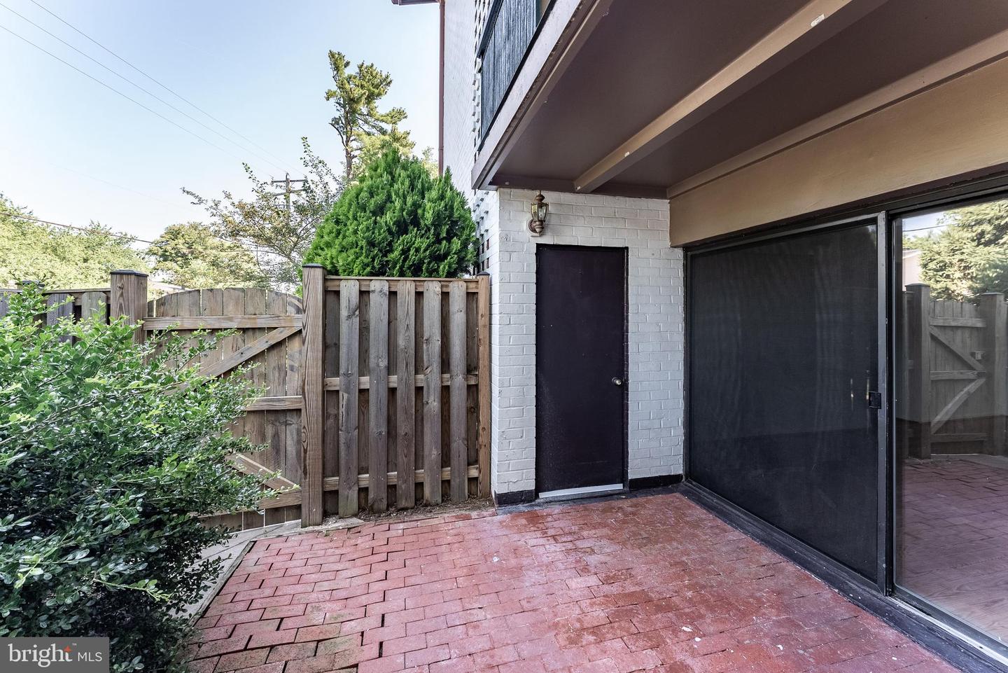 2856 DOVER LN #103, FALLS CHURCH, Virginia 22042, 2 Bedrooms Bedrooms, ,1 BathroomBathrooms,Residential,For sale,2856 DOVER LN #103,VAFX2242248 MLS # VAFX2242248