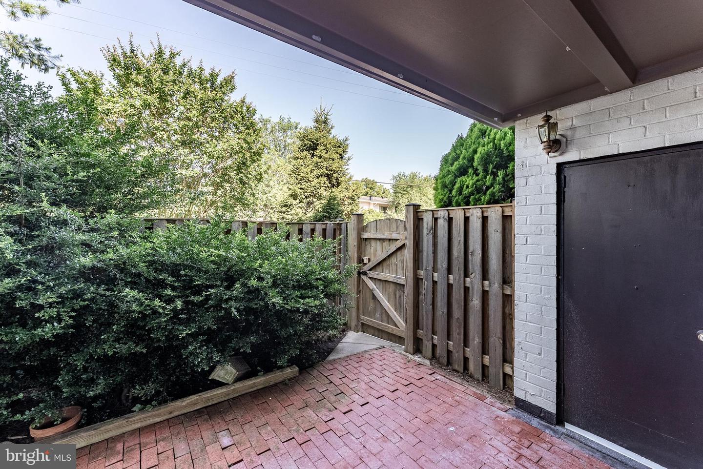 2856 DOVER LN #103, FALLS CHURCH, Virginia 22042, 2 Bedrooms Bedrooms, ,1 BathroomBathrooms,Residential,For sale,2856 DOVER LN #103,VAFX2242248 MLS # VAFX2242248