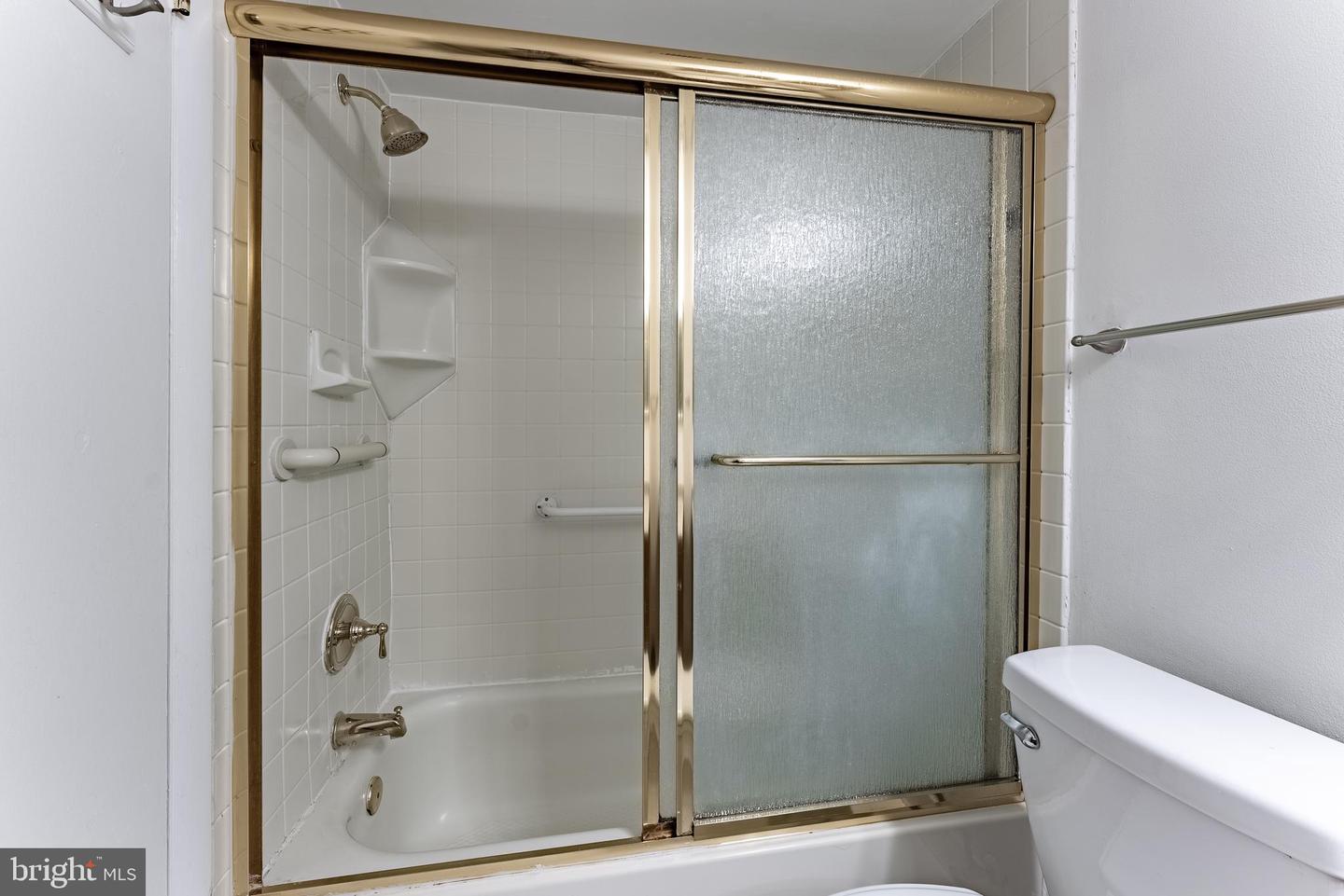 2856 DOVER LN #103, FALLS CHURCH, Virginia 22042, 2 Bedrooms Bedrooms, ,1 BathroomBathrooms,Residential,For sale,2856 DOVER LN #103,VAFX2242248 MLS # VAFX2242248