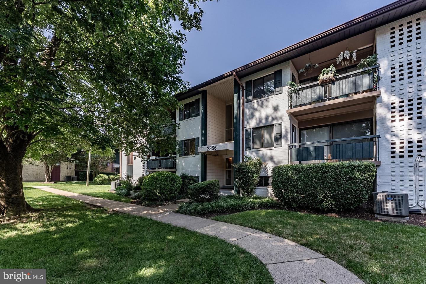 2856 DOVER LN #103, FALLS CHURCH, Virginia 22042, 2 Bedrooms Bedrooms, ,1 BathroomBathrooms,Residential,For sale,2856 DOVER LN #103,VAFX2242248 MLS # VAFX2242248
