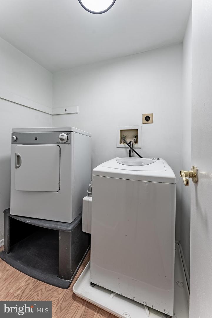 2856 DOVER LN #103, FALLS CHURCH, Virginia 22042, 2 Bedrooms Bedrooms, ,1 BathroomBathrooms,Residential,For sale,2856 DOVER LN #103,VAFX2242248 MLS # VAFX2242248