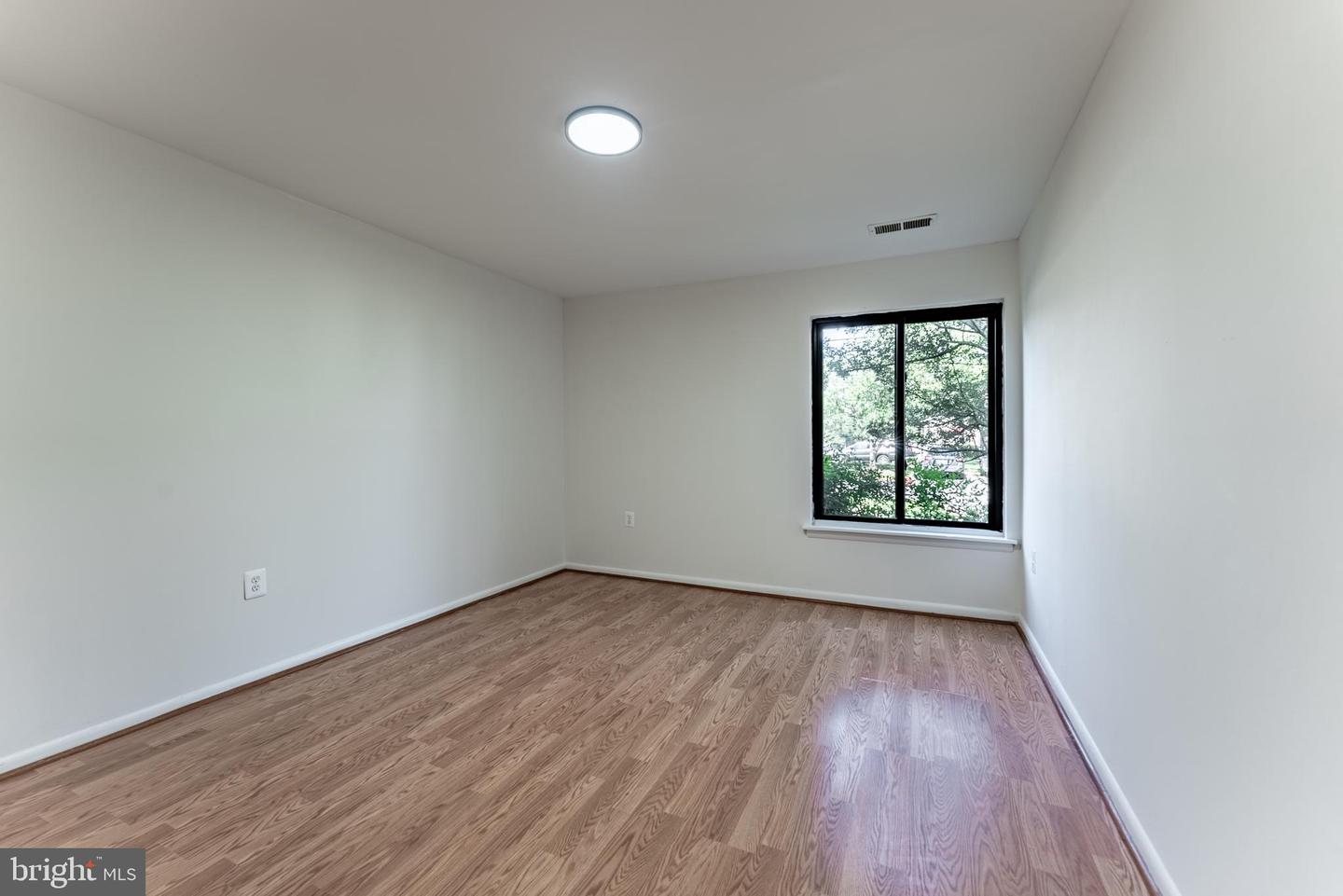 2856 DOVER LN #103, FALLS CHURCH, Virginia 22042, 2 Bedrooms Bedrooms, ,1 BathroomBathrooms,Residential,For sale,2856 DOVER LN #103,VAFX2242248 MLS # VAFX2242248