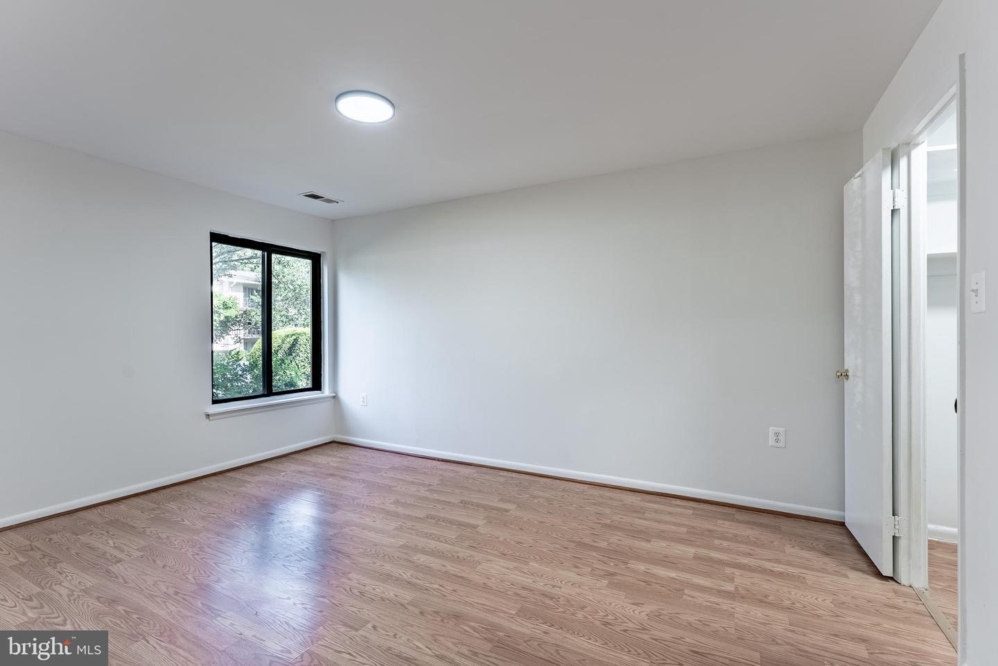 2856 DOVER LN #103, FALLS CHURCH, Virginia 22042, 2 Bedrooms Bedrooms, ,1 BathroomBathrooms,Residential,For sale,2856 DOVER LN #103,VAFX2242248 MLS # VAFX2242248