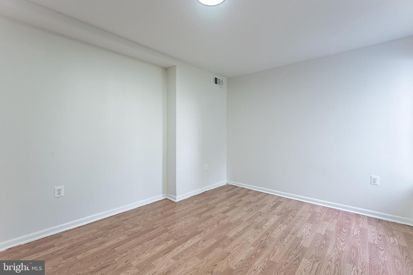 2856 DOVER LN #103, FALLS CHURCH, Virginia 22042, 2 Bedrooms Bedrooms, ,1 BathroomBathrooms,Residential,For sale,2856 DOVER LN #103,VAFX2242248 MLS # VAFX2242248