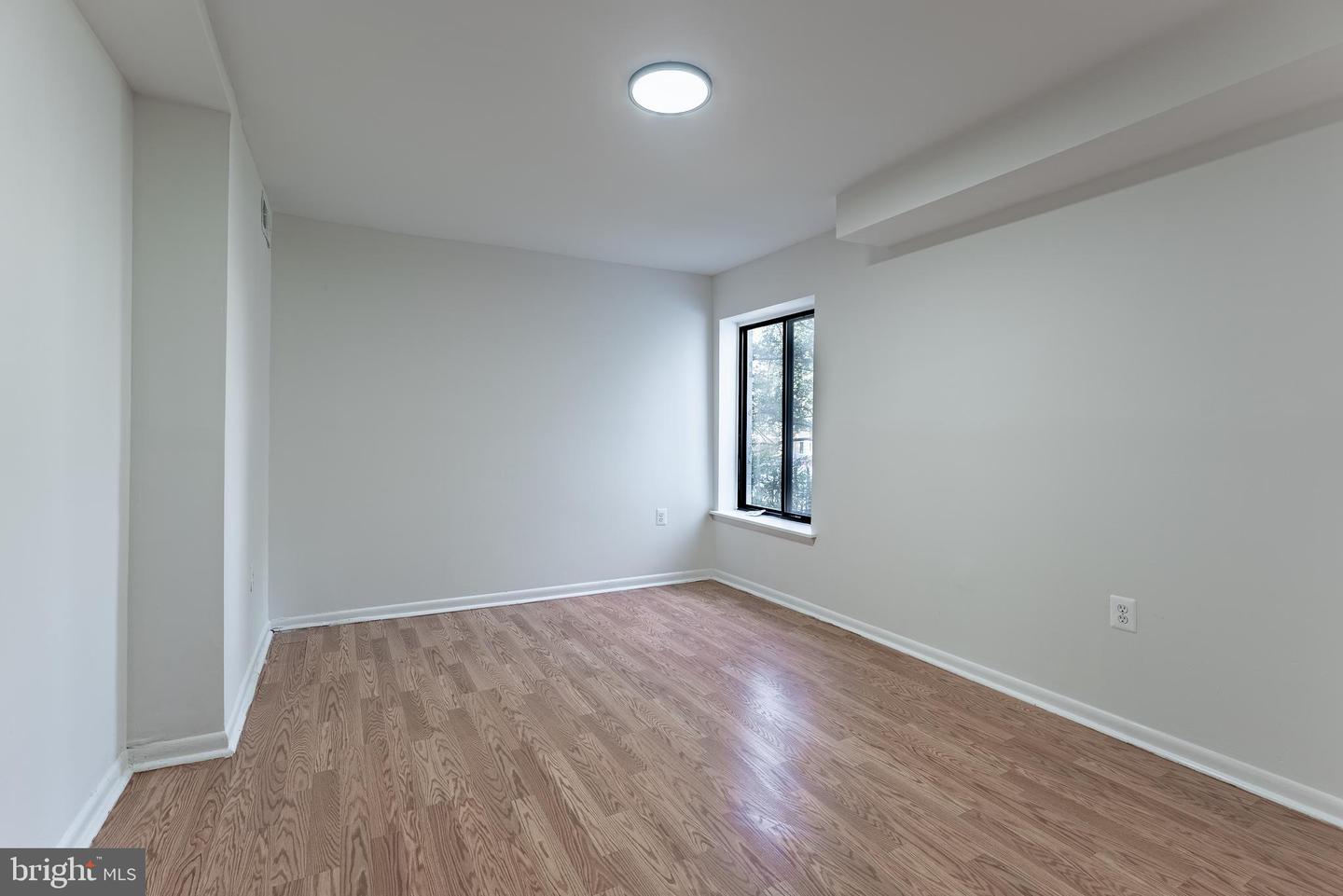 2856 DOVER LN #103, FALLS CHURCH, Virginia 22042, 2 Bedrooms Bedrooms, ,1 BathroomBathrooms,Residential,For sale,2856 DOVER LN #103,VAFX2242248 MLS # VAFX2242248