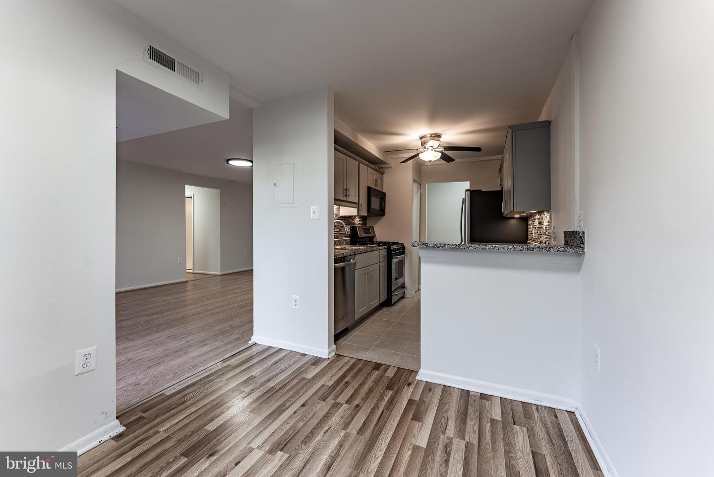 2856 DOVER LN #103, FALLS CHURCH, Virginia 22042, 2 Bedrooms Bedrooms, ,1 BathroomBathrooms,Residential,For sale,2856 DOVER LN #103,VAFX2242248 MLS # VAFX2242248