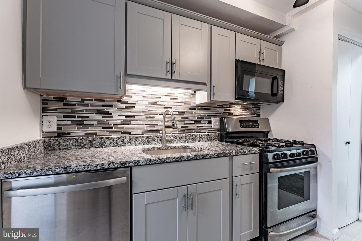 2856 DOVER LN #103, FALLS CHURCH, Virginia 22042, 2 Bedrooms Bedrooms, ,1 BathroomBathrooms,Residential,For sale,2856 DOVER LN #103,VAFX2242248 MLS # VAFX2242248