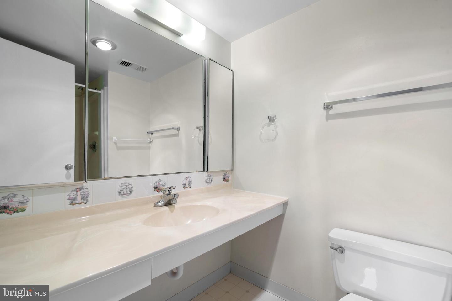 307 YOAKUM PKWY #1105, ALEXANDRIA, Virginia 22304, 2 Bedrooms Bedrooms, ,2 BathroomsBathrooms,Residential,For sale,307 YOAKUM PKWY #1105,VAAX2045634 MLS # VAAX2045634