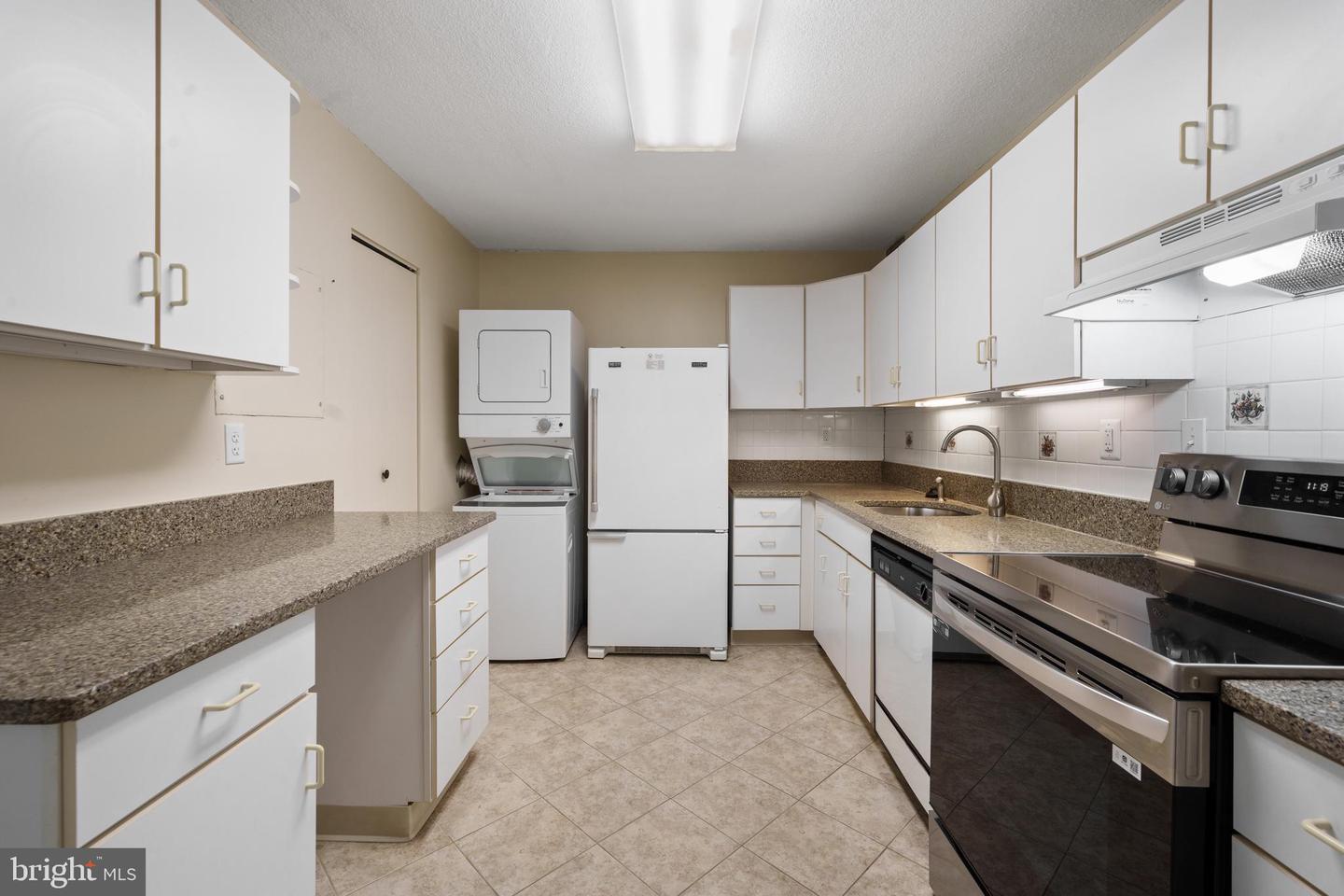 307 YOAKUM PKWY #1105, ALEXANDRIA, Virginia 22304, 2 Bedrooms Bedrooms, ,2 BathroomsBathrooms,Residential,For sale,307 YOAKUM PKWY #1105,VAAX2045634 MLS # VAAX2045634