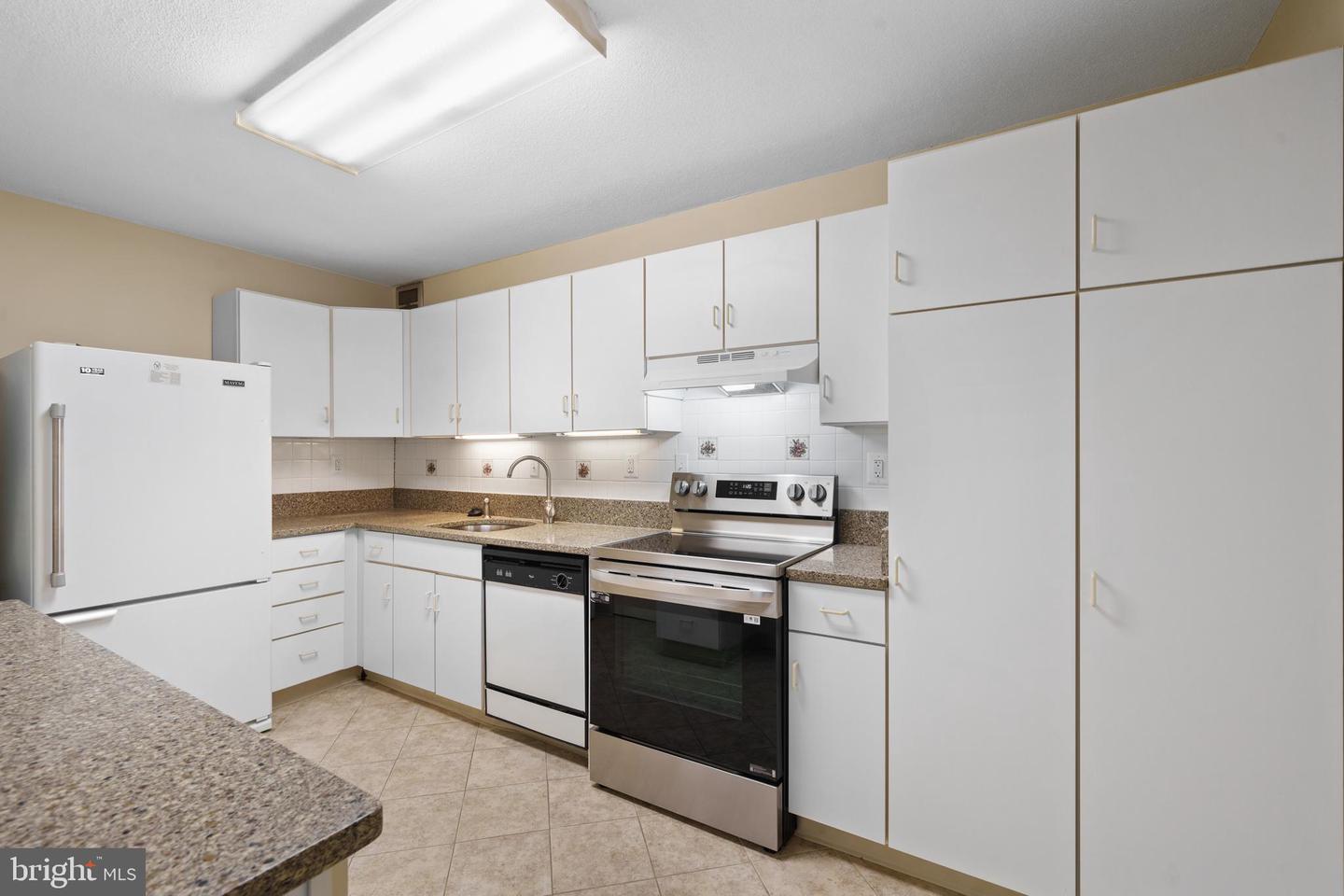 307 YOAKUM PKWY #1105, ALEXANDRIA, Virginia 22304, 2 Bedrooms Bedrooms, ,2 BathroomsBathrooms,Residential,For sale,307 YOAKUM PKWY #1105,VAAX2045634 MLS # VAAX2045634