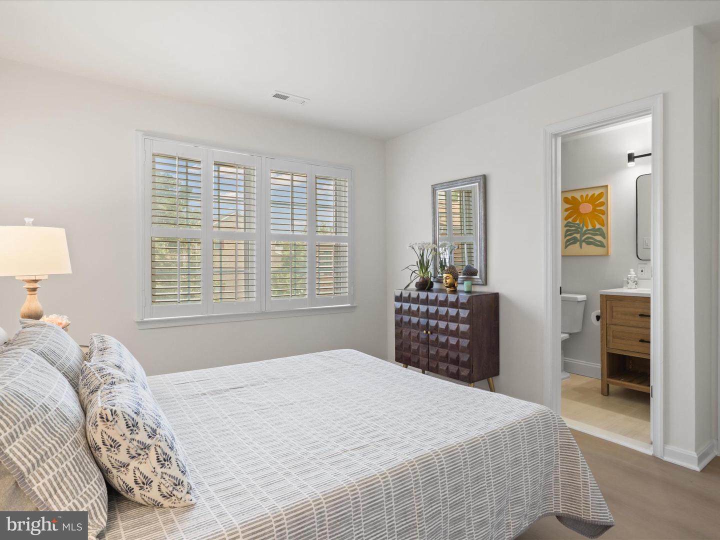 1802-H 9TH ST S, ARLINGTON, Virginia 22204, 3 Bedrooms Bedrooms, ,3 BathroomsBathrooms,Residential,For sale,1802-H 9TH ST S,VAAR2058982 MLS # VAAR2058982