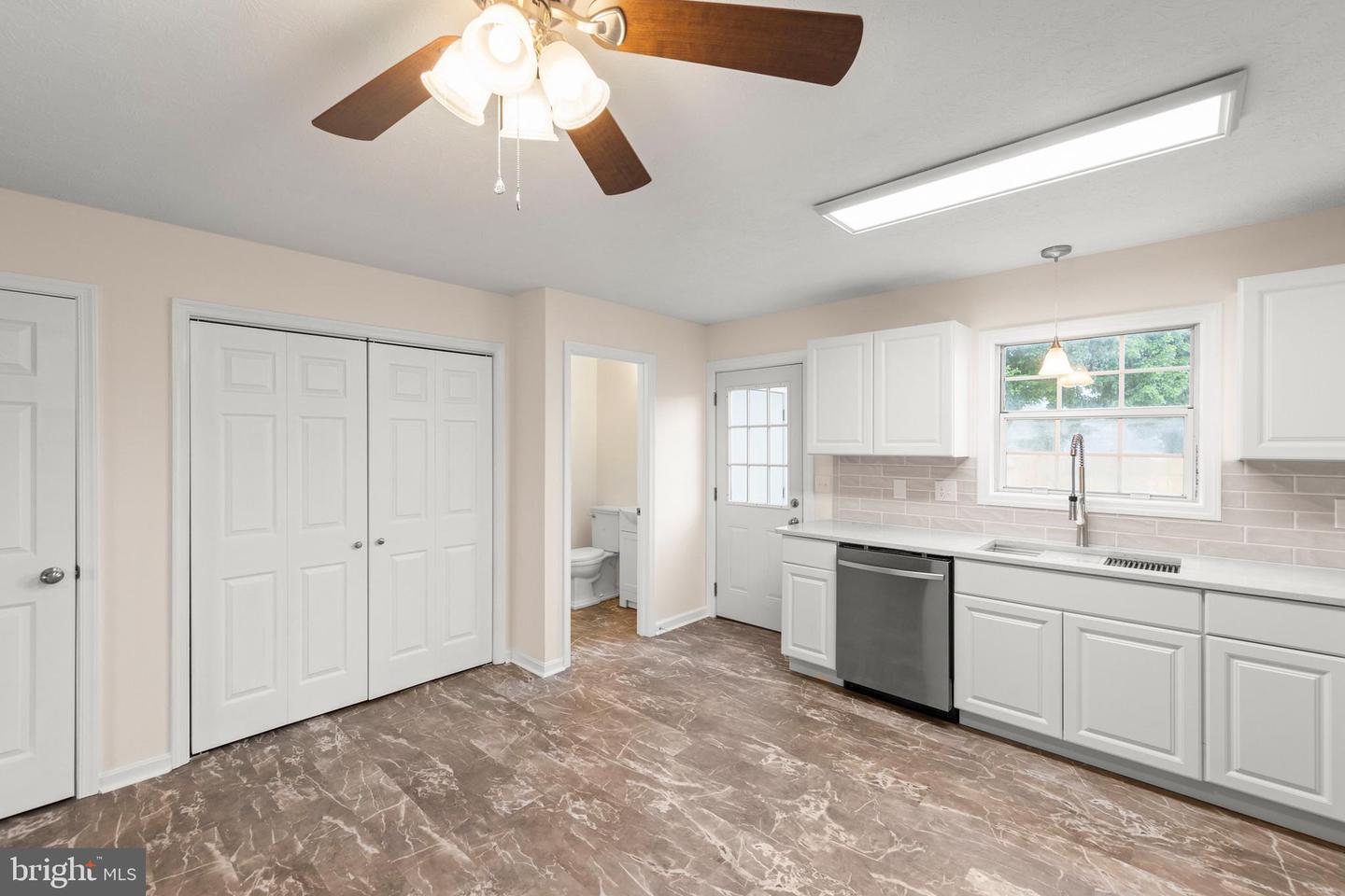 220 NOTTOWAY DR, STEPHENS CITY, Virginia 22655, 2 Bedrooms Bedrooms, ,1 BathroomBathrooms,Residential,For sale,220 NOTTOWAY DR,VAFV2034786 MLS # VAFV2034786