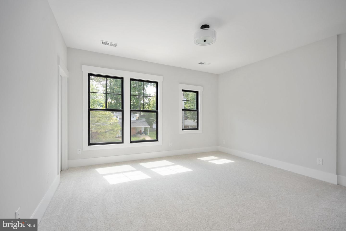 8650 MCHENRY ST, VIENNA, Virginia 22180, 5 Bedrooms Bedrooms, ,5 BathroomsBathrooms,Residential,For sale,8650 MCHENRY ST,VAFX2246966 MLS # VAFX2246966