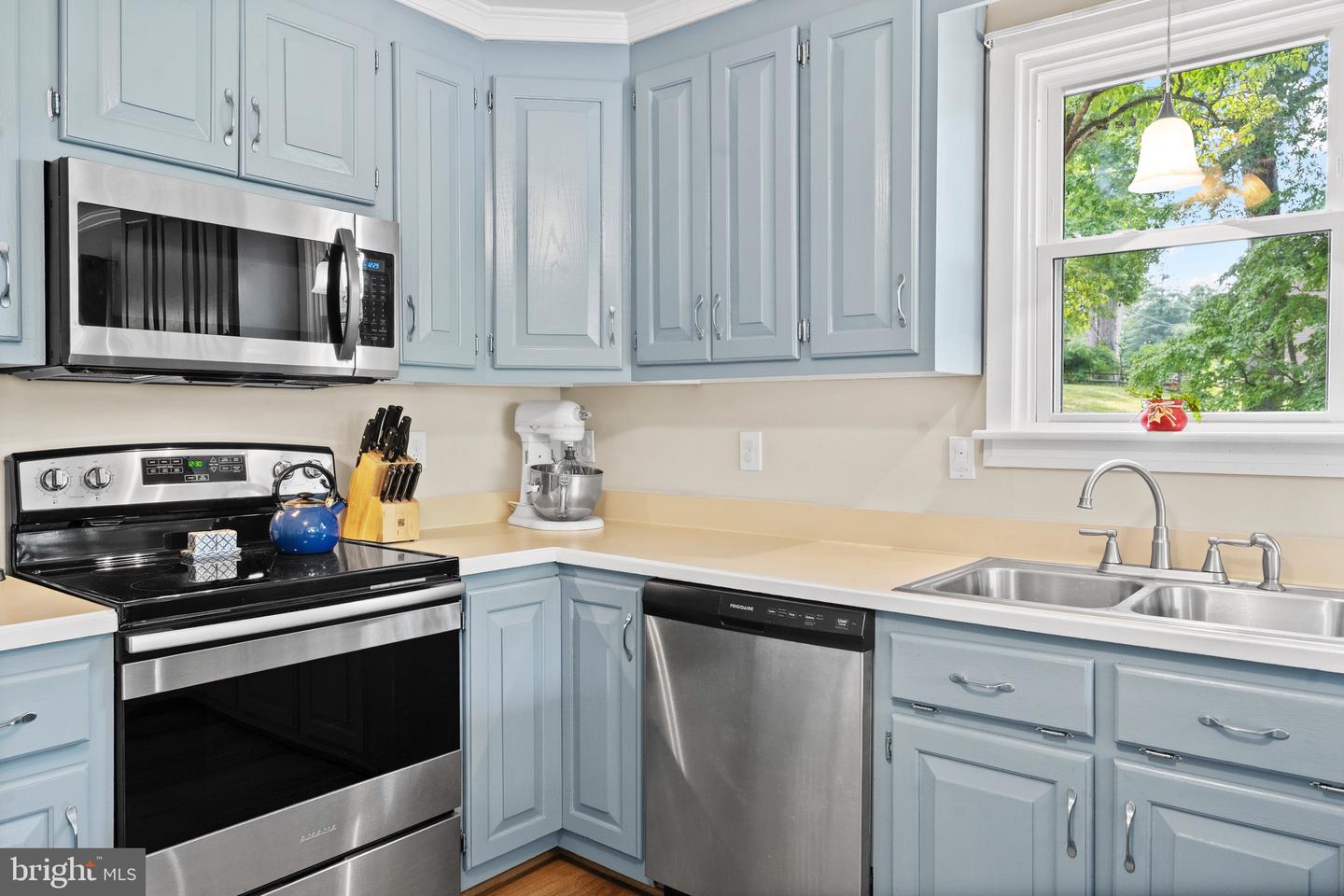 10050 S GENERAL BLVD, NORTH CHESTERFIELD, Virginia 23224, 4 Bedrooms Bedrooms, 6 Rooms Rooms,2 BathroomsBathrooms,Residential,For sale,10050 S GENERAL BLVD,VACF2001186 MLS # VACF2001186