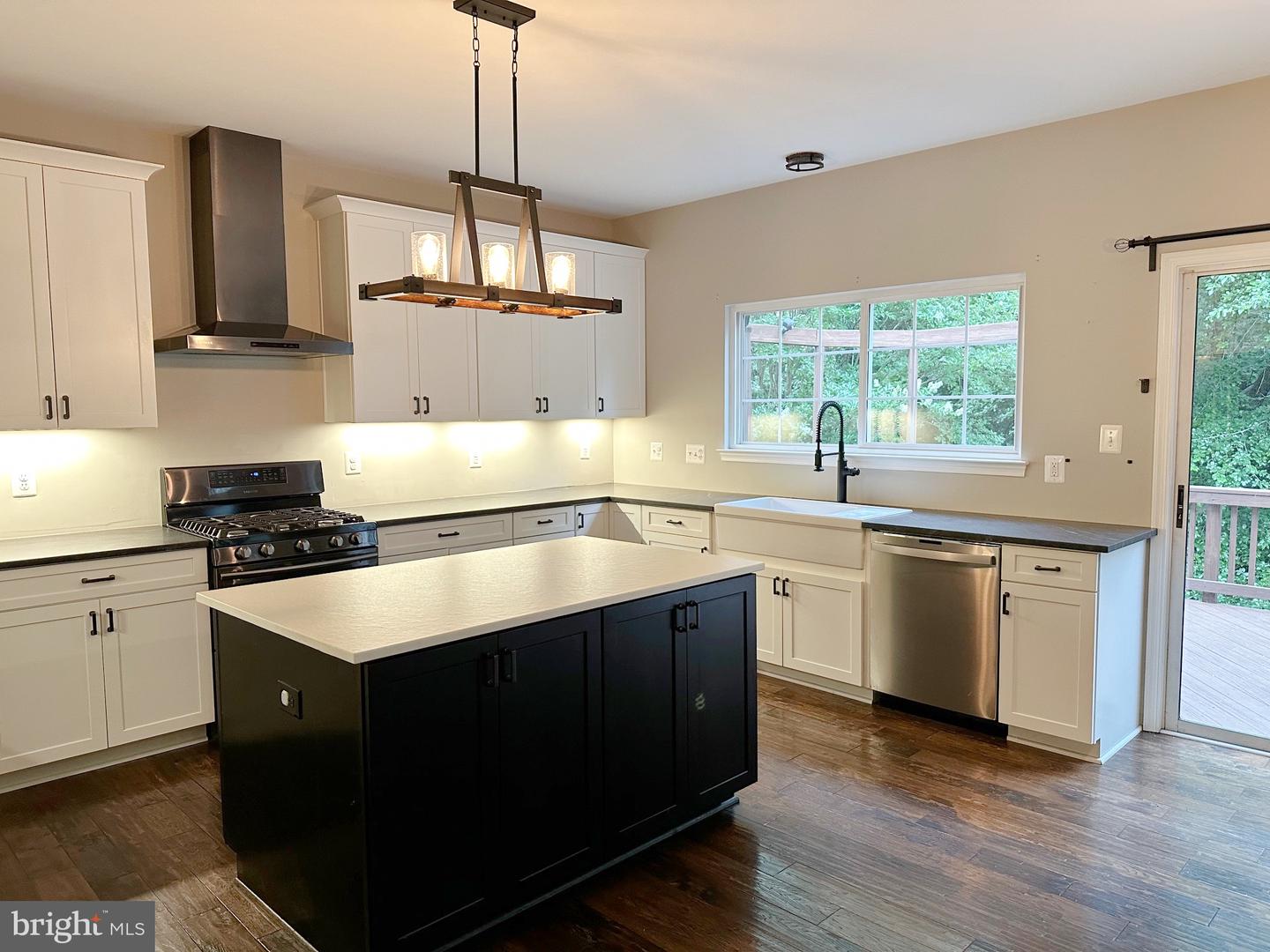 5942 FINCASTLE DR, MANASSAS, Virginia 20112, 5 Bedrooms Bedrooms, ,3 BathroomsBathrooms,Residential,For sale,5942 FINCASTLE DR,VAPW2097202 MLS # VAPW2097202