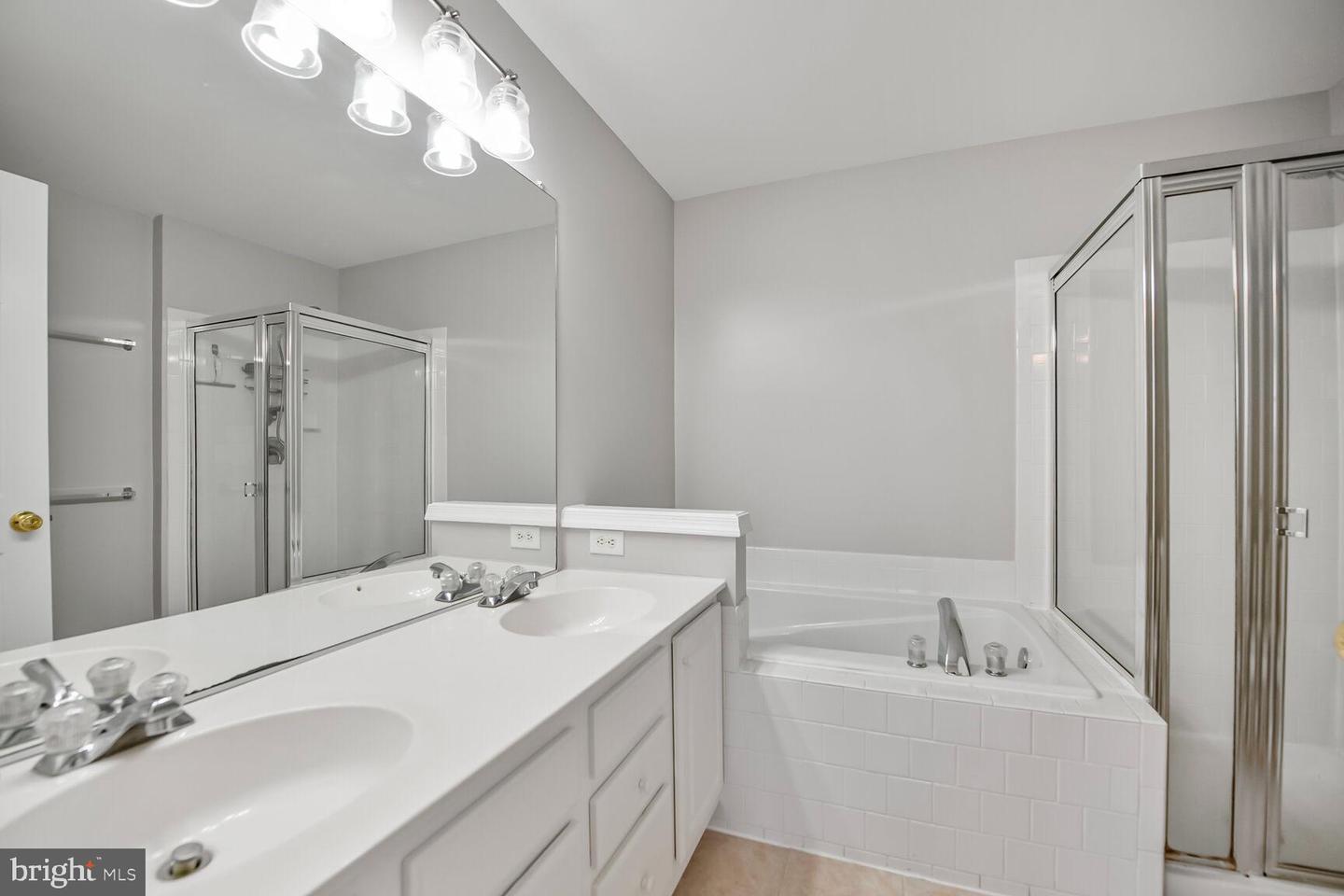 21895 ELKINS TER #301, STERLING, Virginia 20166, 2 Bedrooms Bedrooms, ,2 BathroomsBathrooms,Residential,For sale,21895 ELKINS TER #301,VALO2099912 MLS # VALO2099912