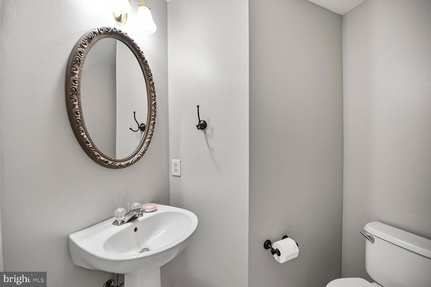 21895 ELKINS TER #301, STERLING, Virginia 20166, 2 Bedrooms Bedrooms, ,2 BathroomsBathrooms,Residential,For sale,21895 ELKINS TER #301,VALO2099912 MLS # VALO2099912