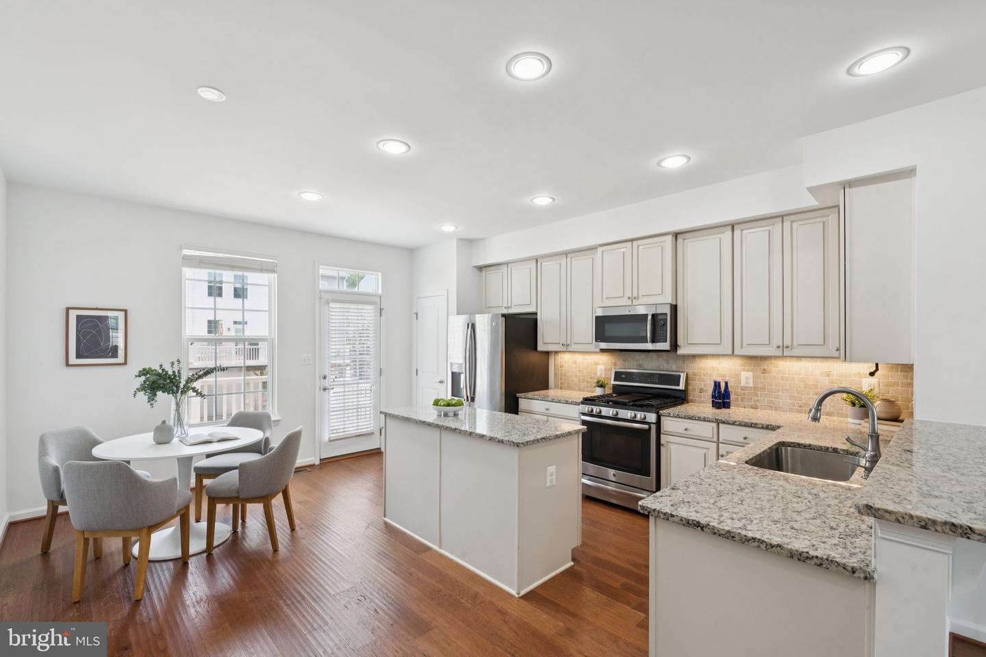 1734 FEATHERSTONE RD, WOODBRIDGE, Virginia 22191, 2 Bedrooms Bedrooms, ,2 BathroomsBathrooms,Residential,For sale,1734 FEATHERSTONE RD,VAPW2097404 MLS # VAPW2097404