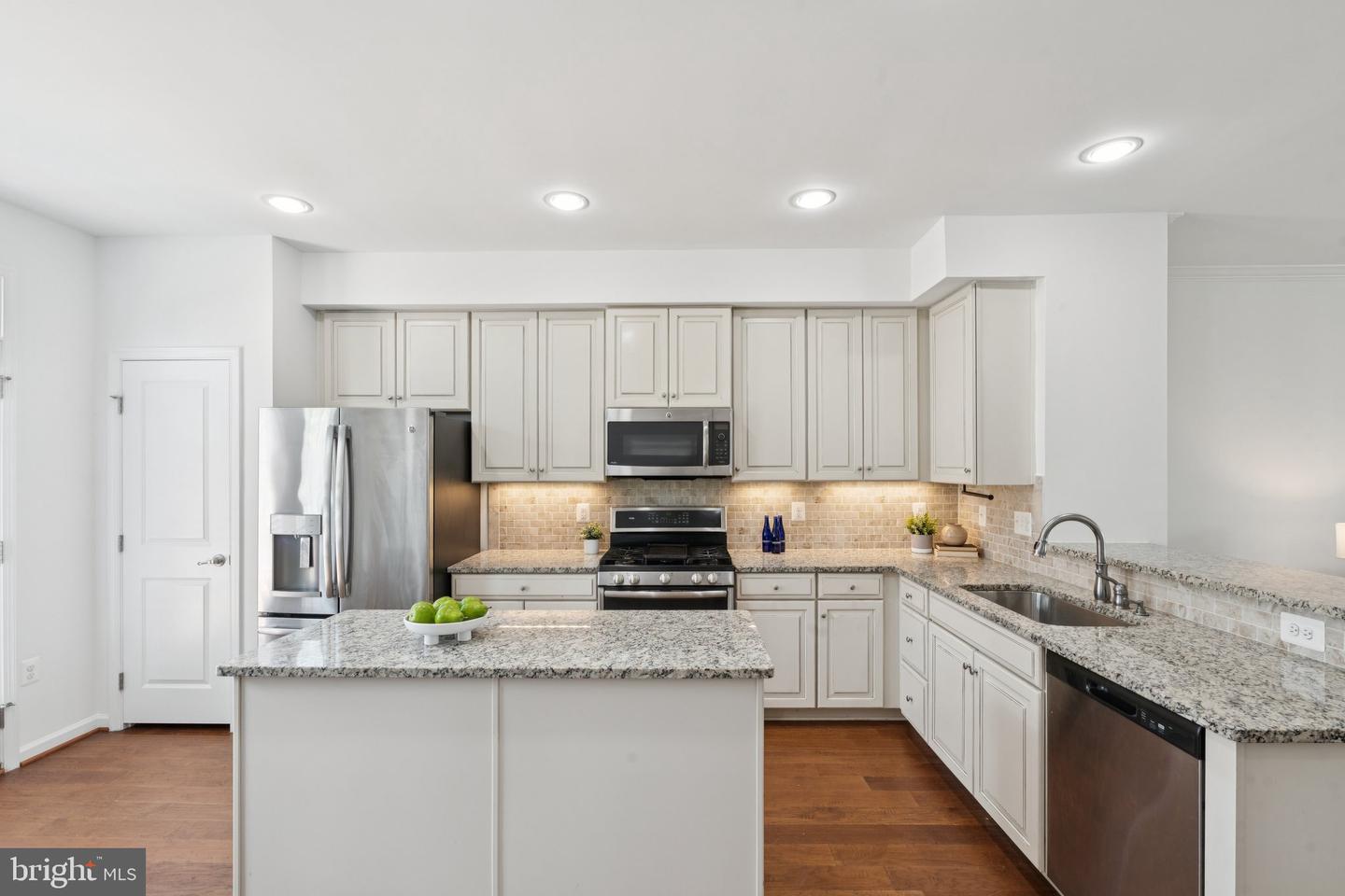 1734 FEATHERSTONE RD, WOODBRIDGE, Virginia 22191, 2 Bedrooms Bedrooms, ,2 BathroomsBathrooms,Residential,For sale,1734 FEATHERSTONE RD,VAPW2097404 MLS # VAPW2097404