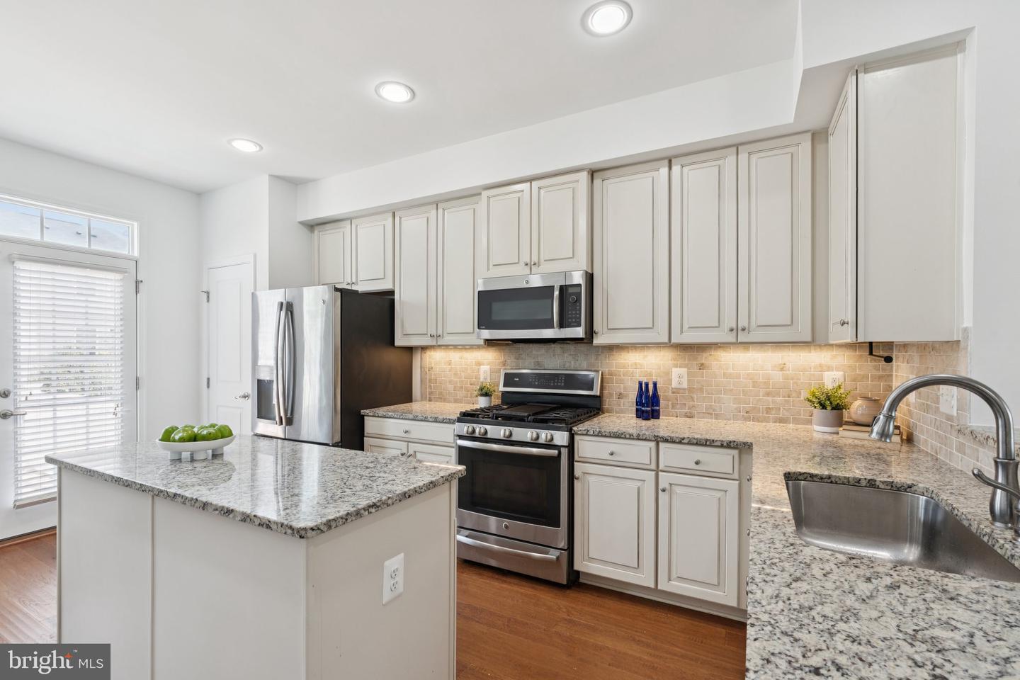 1734 FEATHERSTONE RD, WOODBRIDGE, Virginia 22191, 2 Bedrooms Bedrooms, ,2 BathroomsBathrooms,Residential,For sale,1734 FEATHERSTONE RD,VAPW2097404 MLS # VAPW2097404
