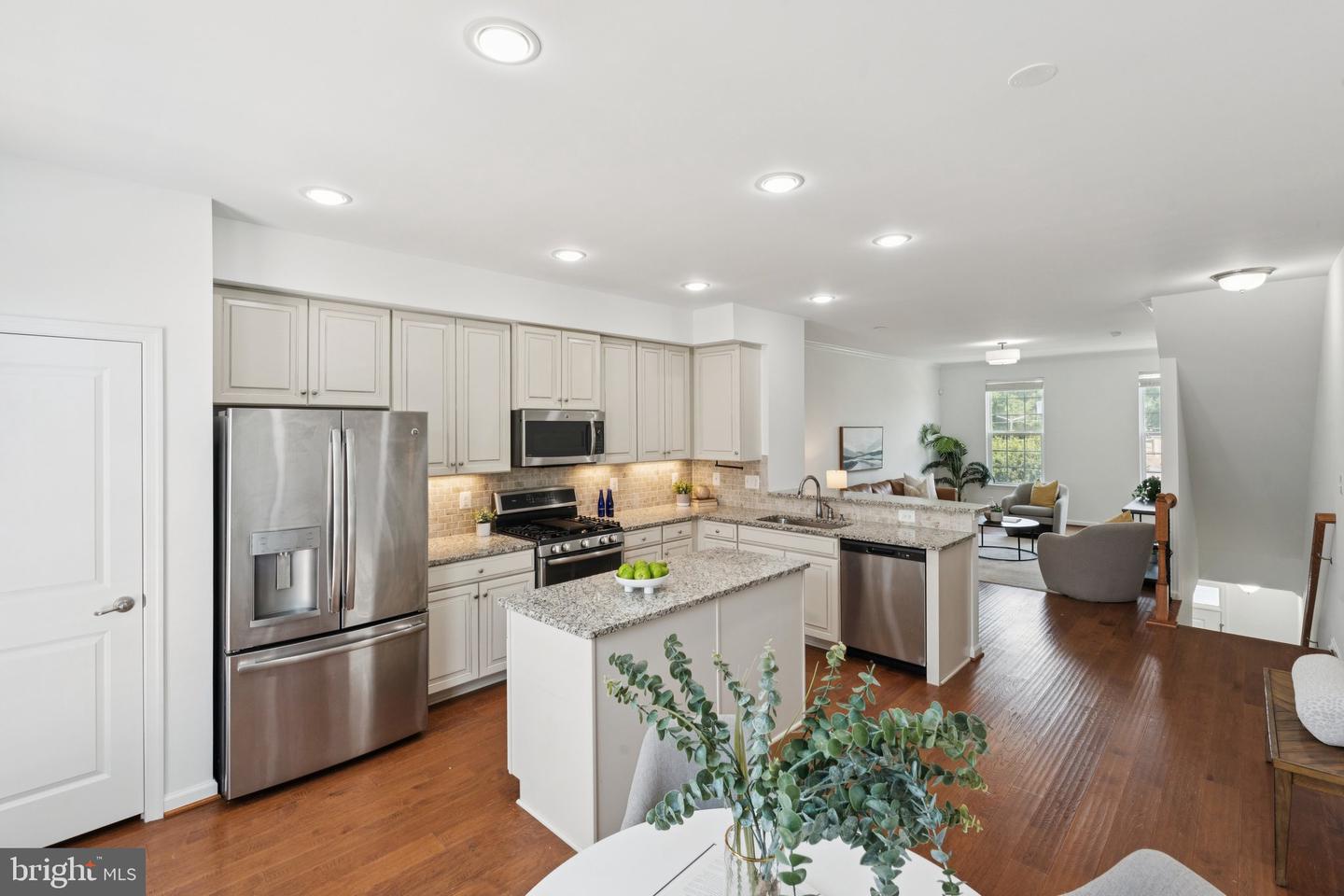 1734 FEATHERSTONE RD, WOODBRIDGE, Virginia 22191, 2 Bedrooms Bedrooms, ,2 BathroomsBathrooms,Residential,For sale,1734 FEATHERSTONE RD,VAPW2097404 MLS # VAPW2097404