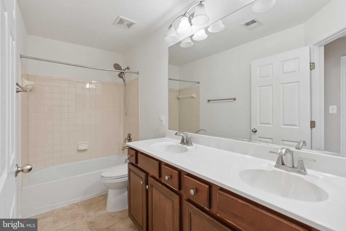 5402 LOGGERHEAD PL, WOODBRIDGE, Virginia 22193, 6 Bedrooms Bedrooms, ,5 BathroomsBathrooms,Residential,For sale,5402 LOGGERHEAD PL,VAPW2097412 MLS # VAPW2097412