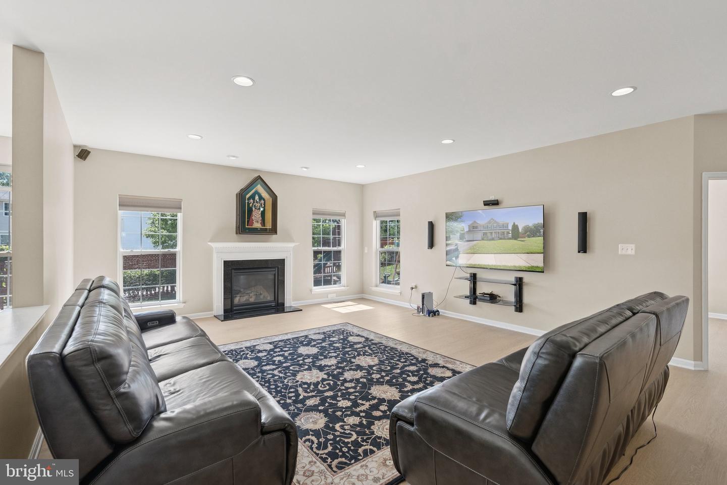 5402 LOGGERHEAD PL, WOODBRIDGE, Virginia 22193, 6 Bedrooms Bedrooms, ,5 BathroomsBathrooms,Residential,For sale,5402 LOGGERHEAD PL,VAPW2097412 MLS # VAPW2097412
