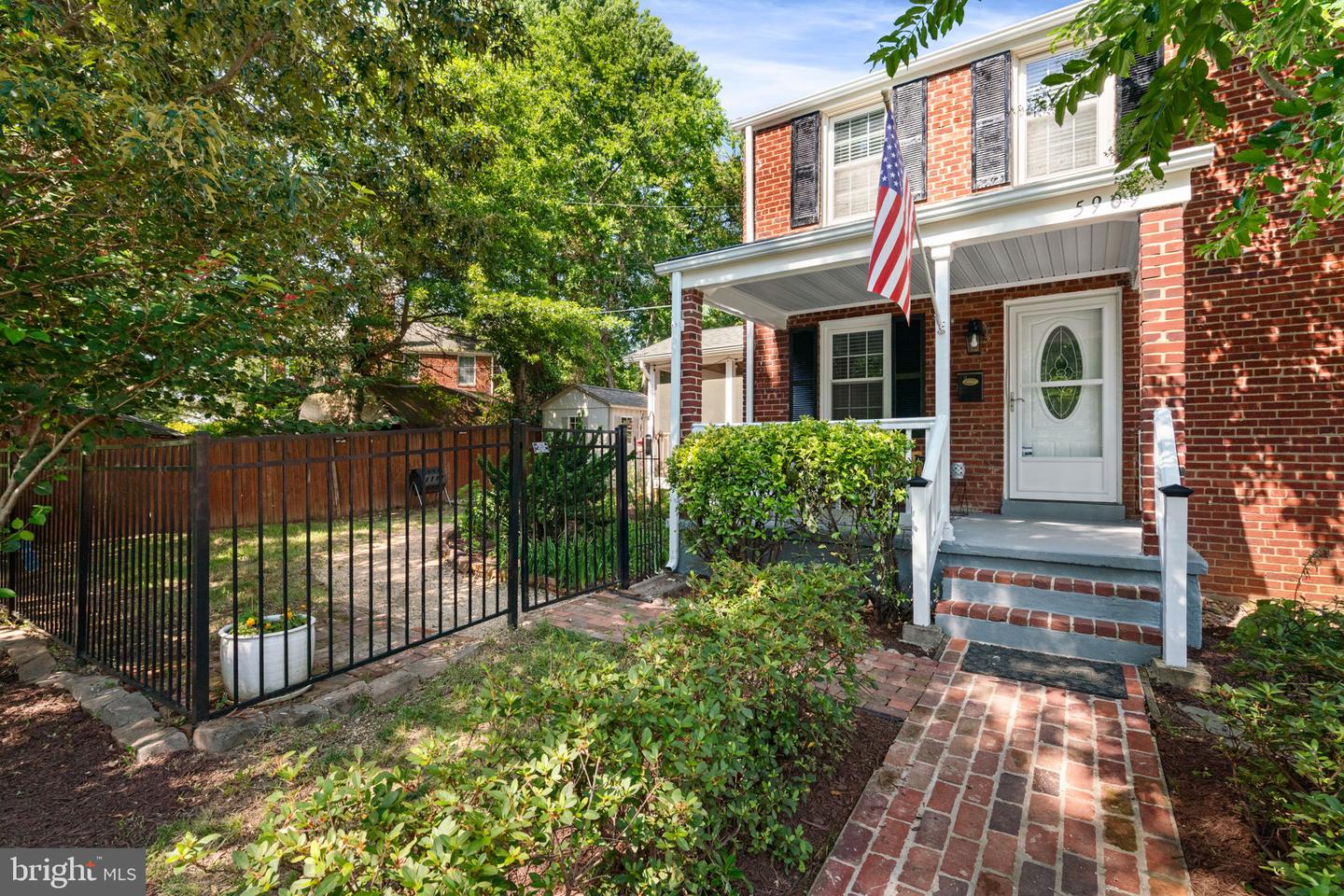 5909 EDGEHILL DR, ALEXANDRIA, Virginia 22303, 3 Bedrooms Bedrooms, ,2 BathroomsBathrooms,Residential,For sale,5909 EDGEHILL DR,VAFX2248856 MLS # VAFX2248856